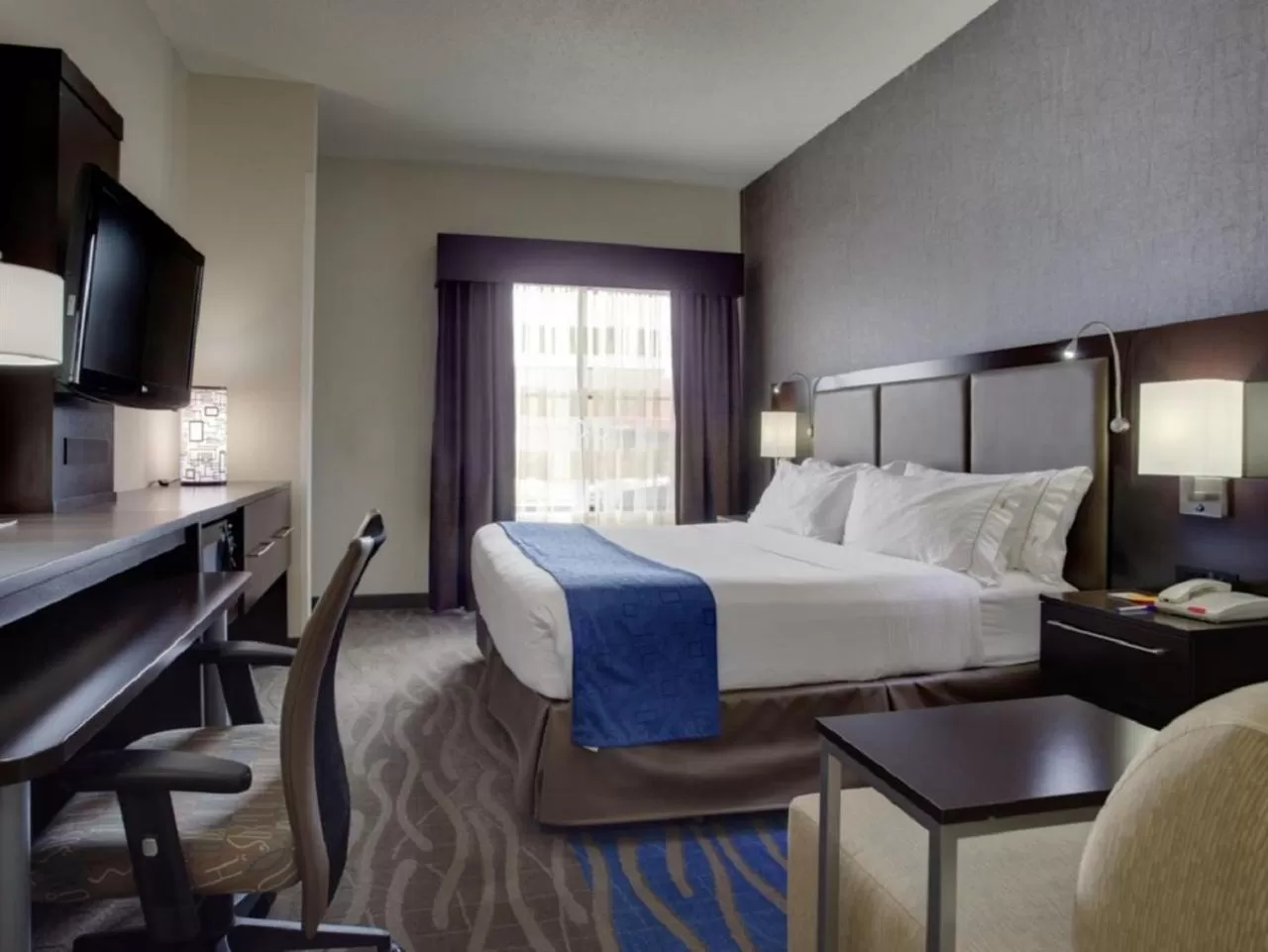 Photo of the whole room, Bed in Holiday Inn Express Hotel & Suites Meadowlands Area by IHG