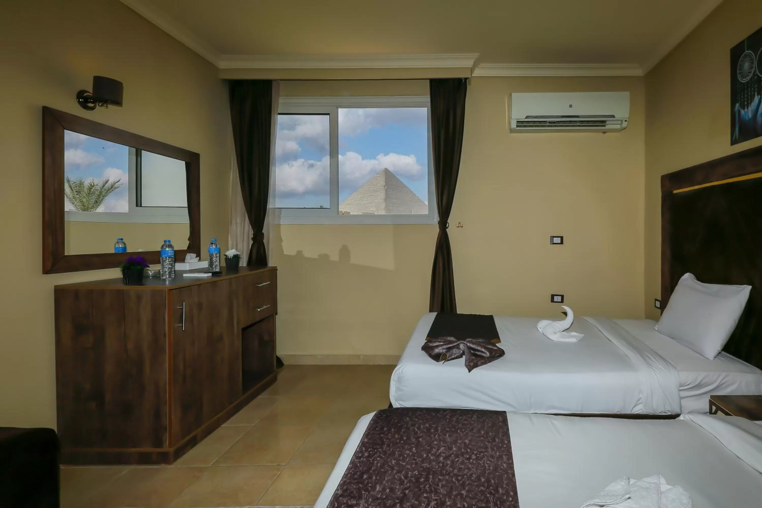 Landmark view in King Cheops Inn - Pyramid View