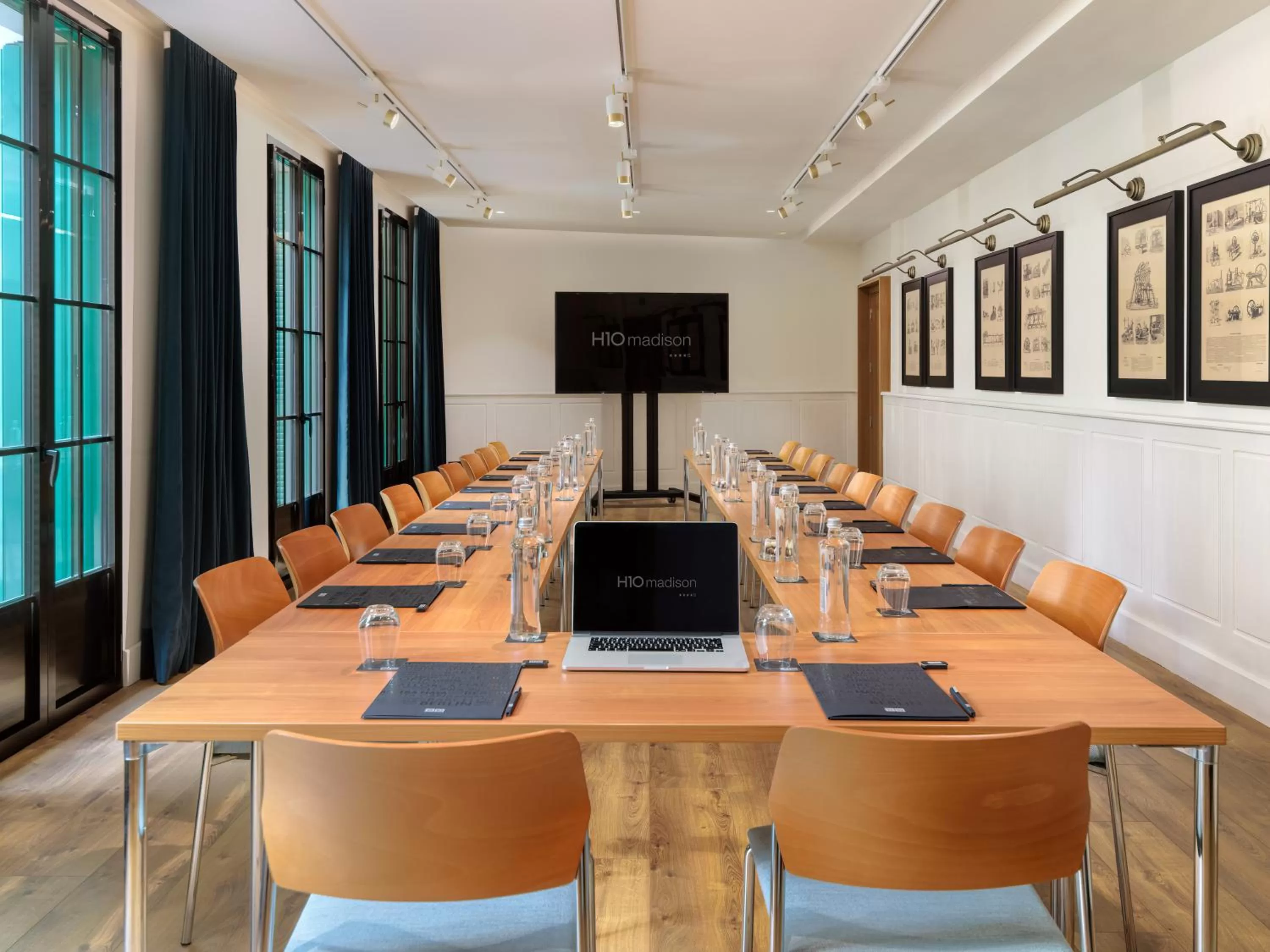 Meeting/conference room in H10 Madison 4* Sup