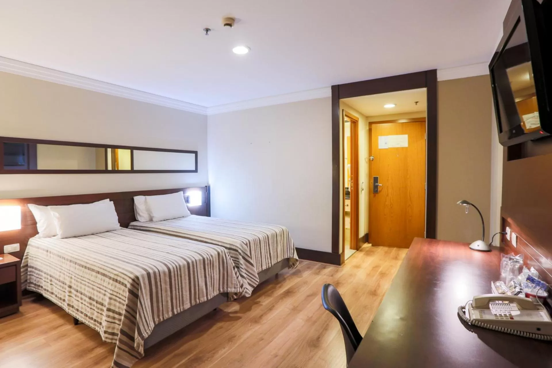 Photo of the whole room, Bed in Transamerica Executive Congonhas