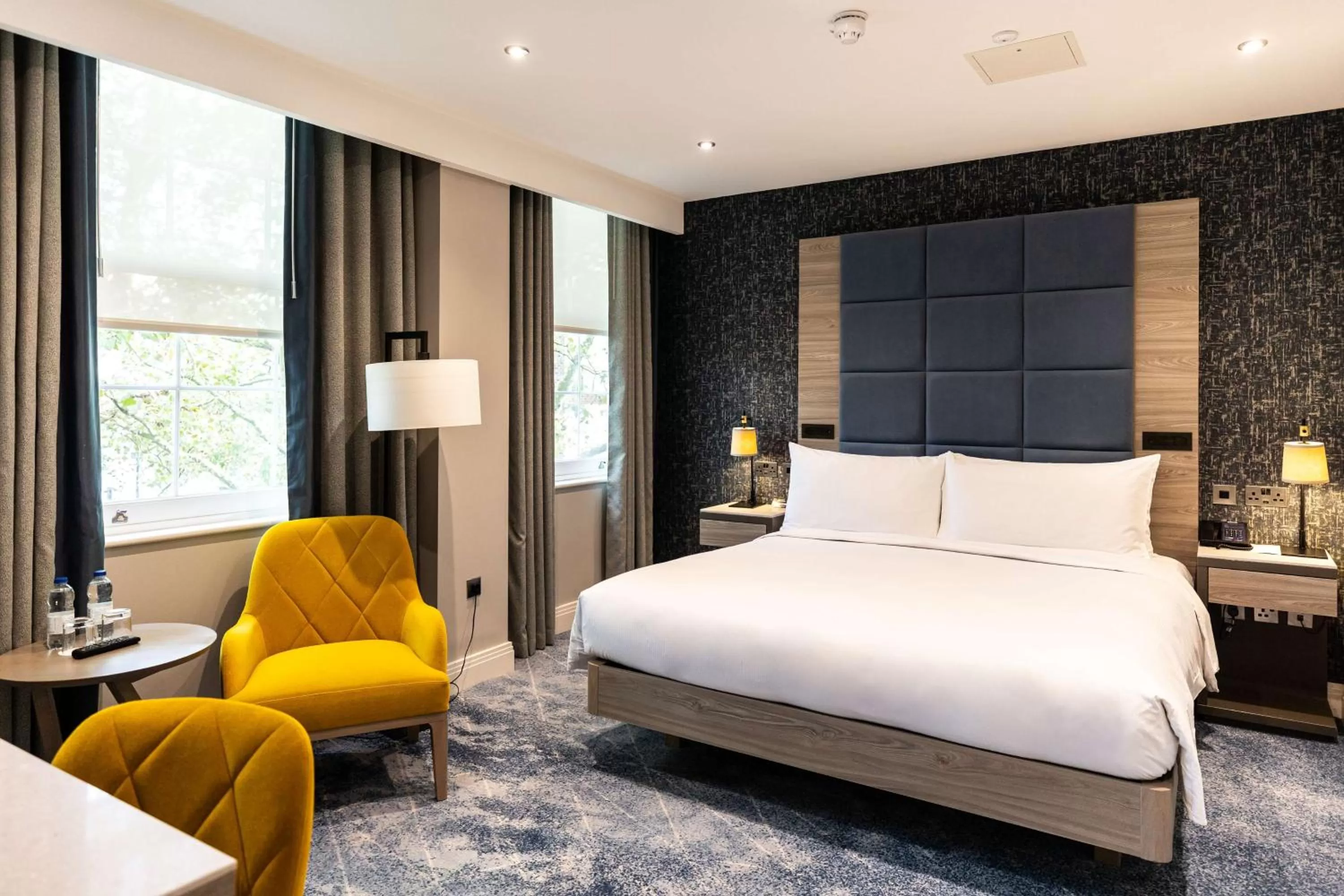 Bed in DoubleTree by Hilton London – West End