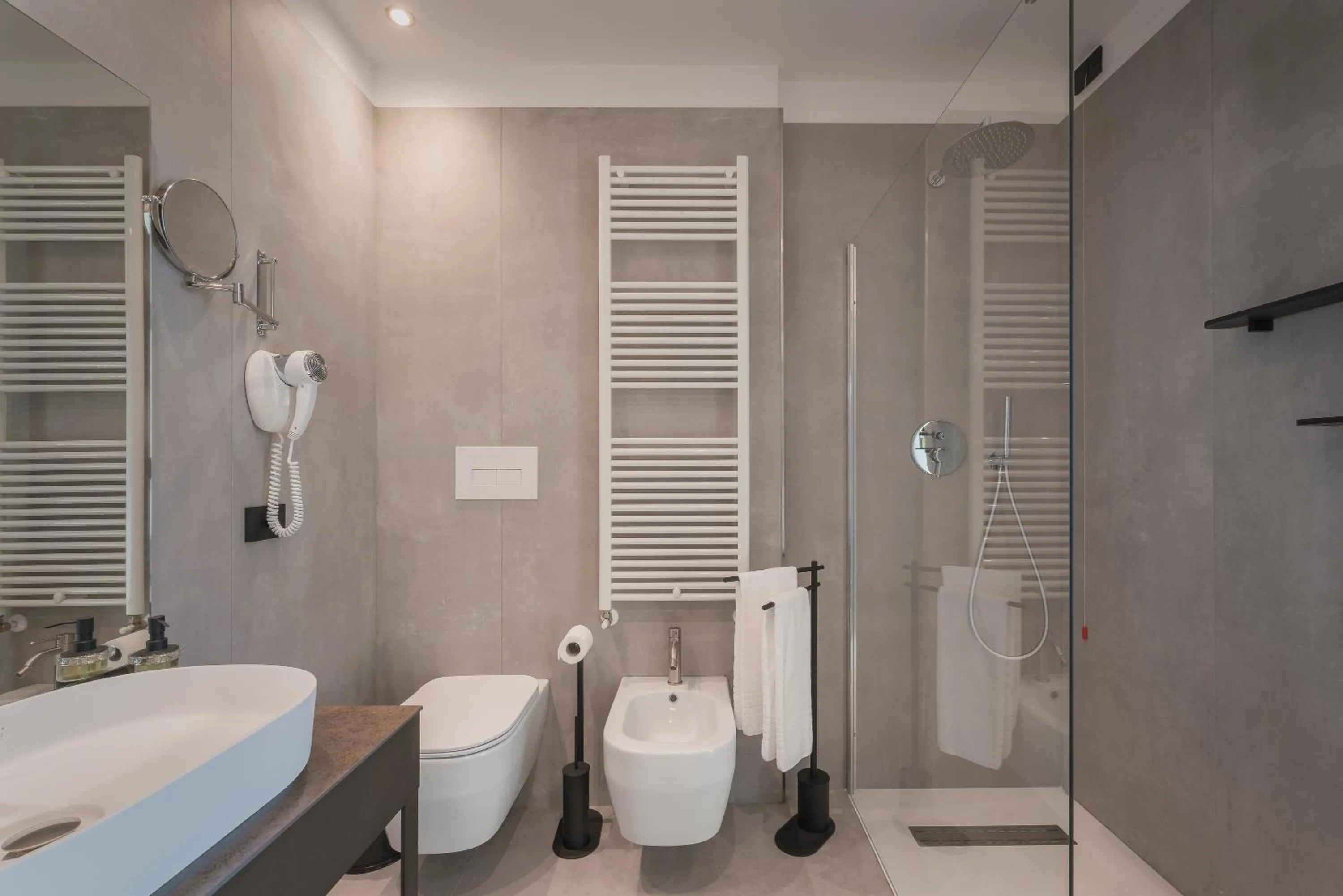 Deluxe Double or Twin Room with Lake View in Hotel Vinci