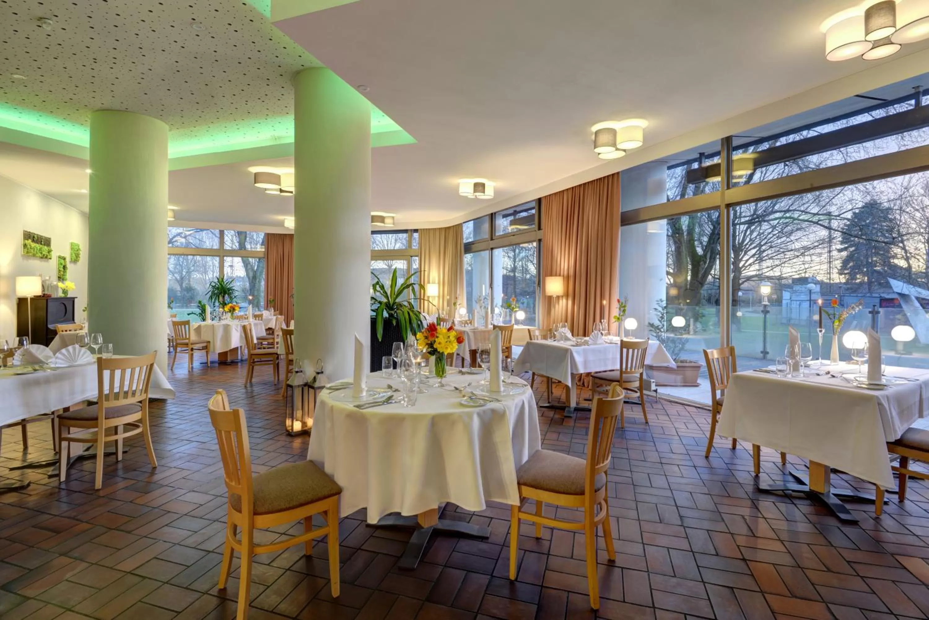 Restaurant/places to eat in Ringhotel Parkhotel Witten
