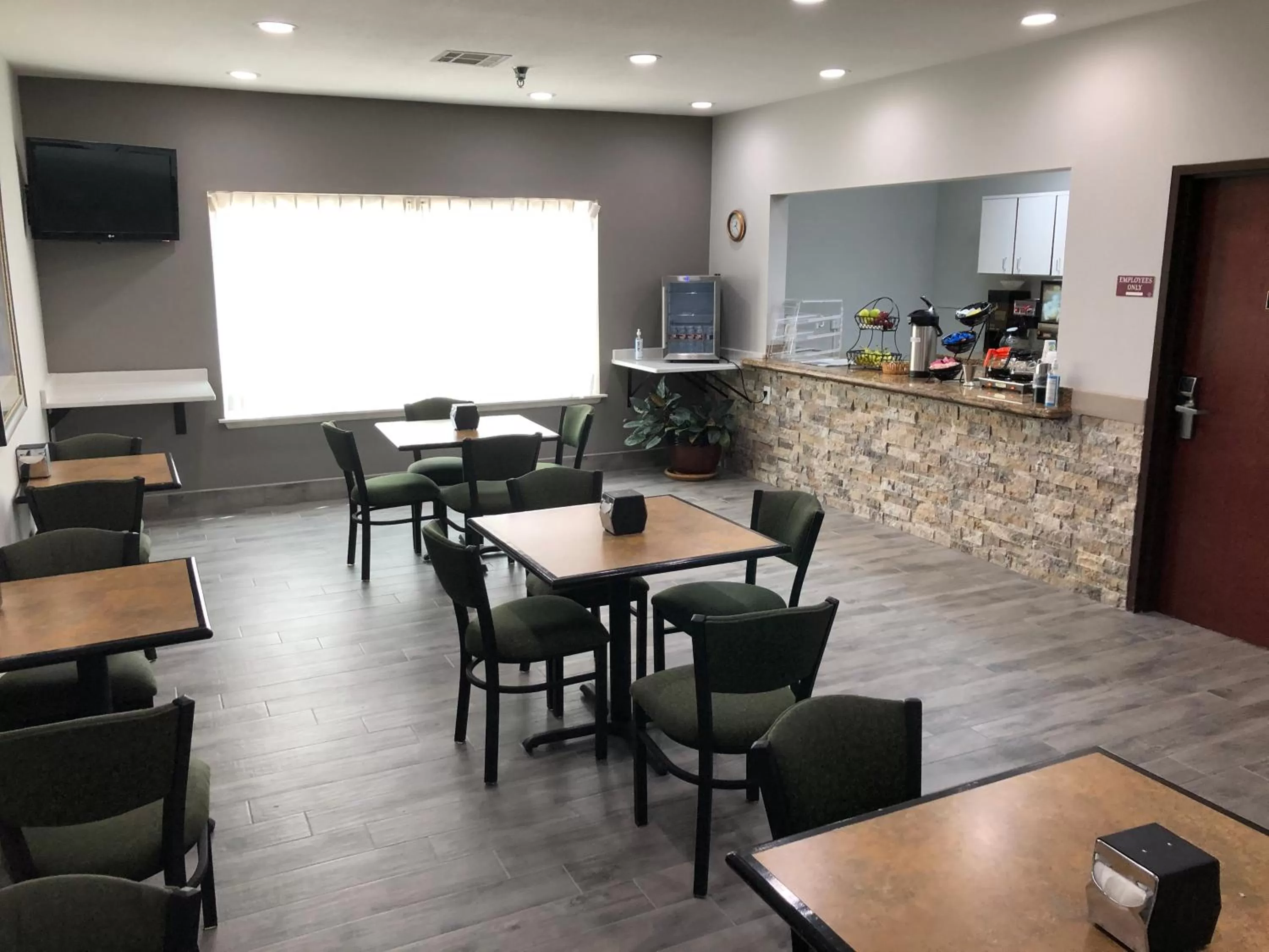 Continental breakfast in Lea County Inn