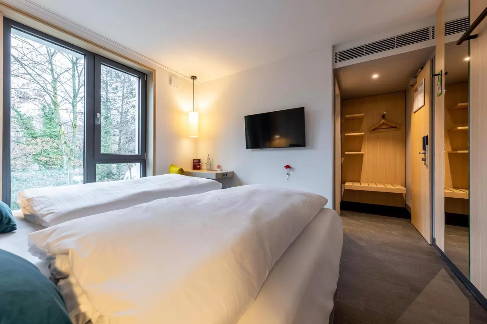 Photo of the whole room, Bed in Serways Hotel Hösel