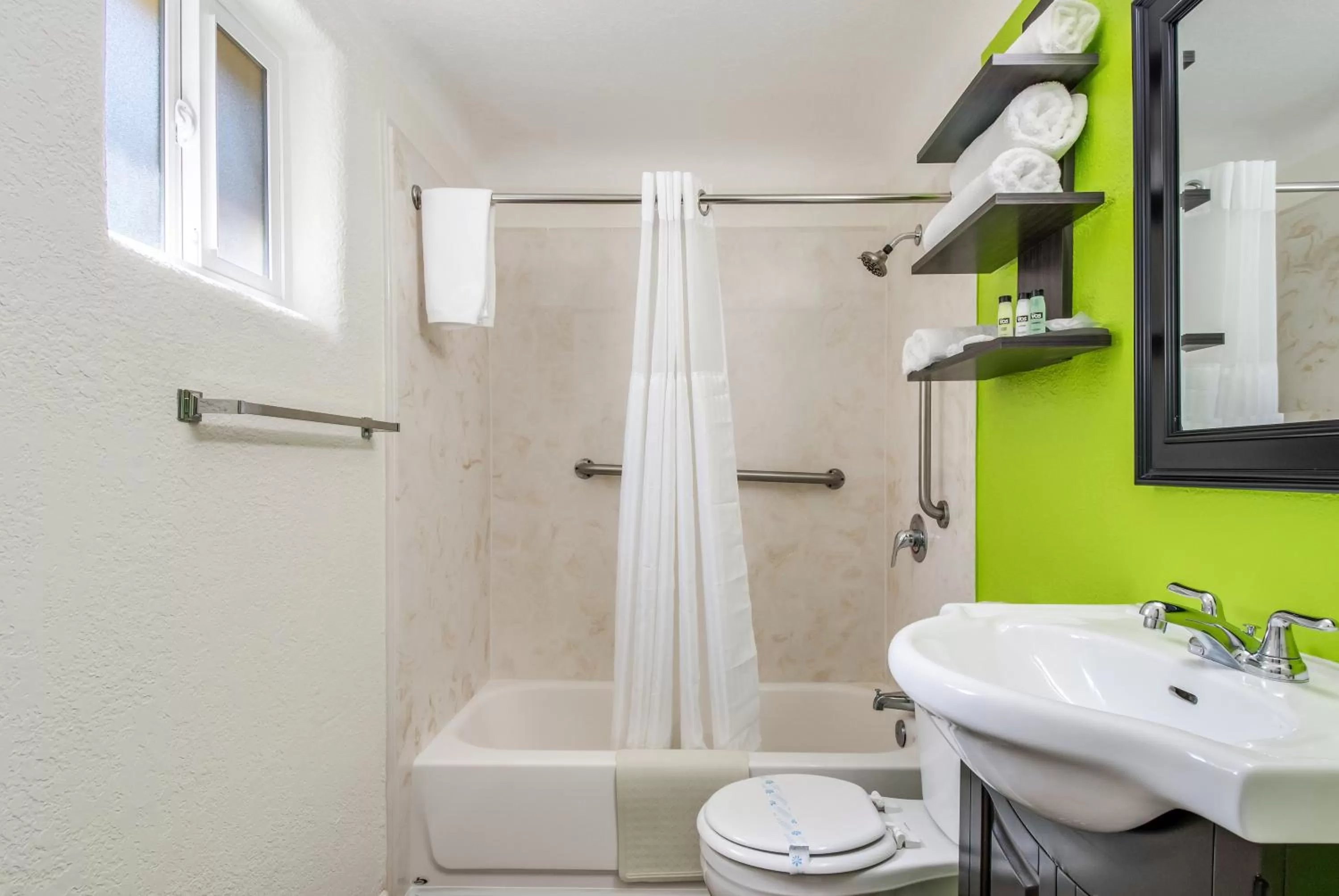 Bathroom in Signature Inn Eugene