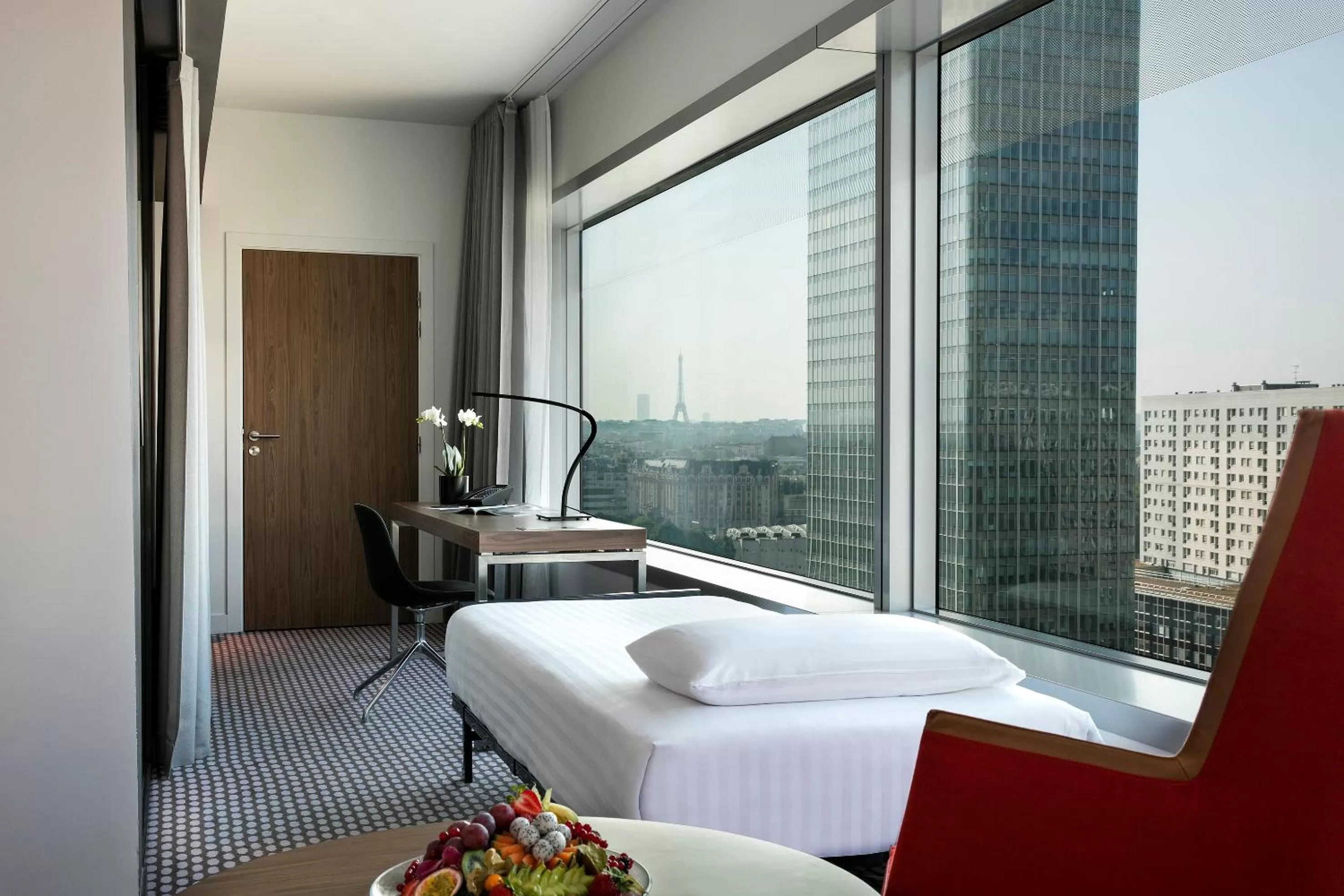View (from property/room), Bed in Melia Paris La Defense