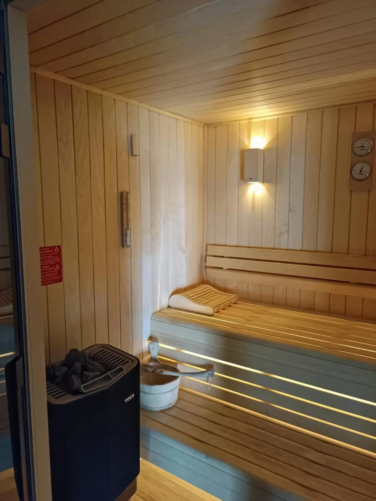 Steam room in Hôtel Restaurant AKENA Molinges - La Brocatelle