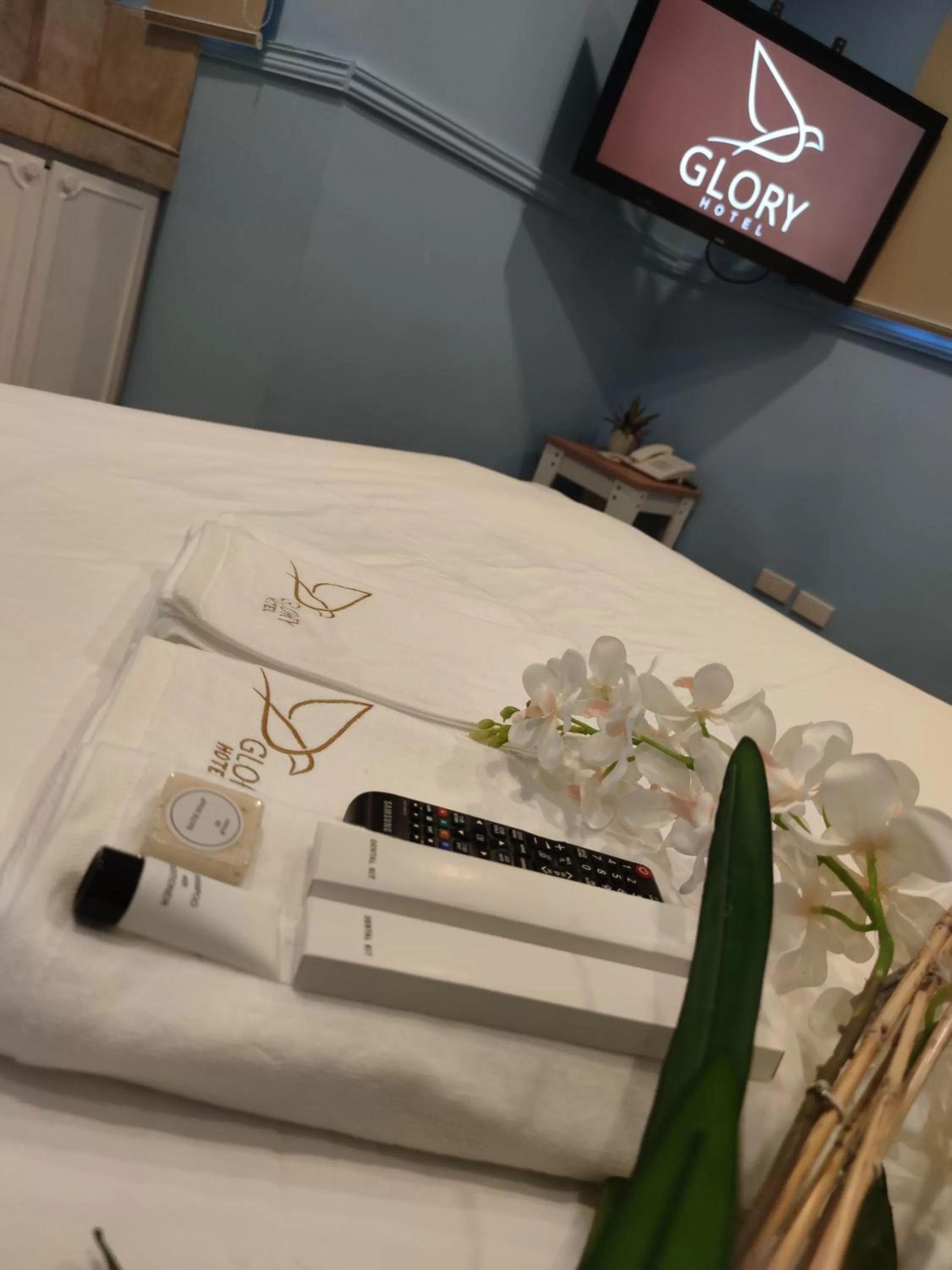 Bed in Glory Hotel Cubao