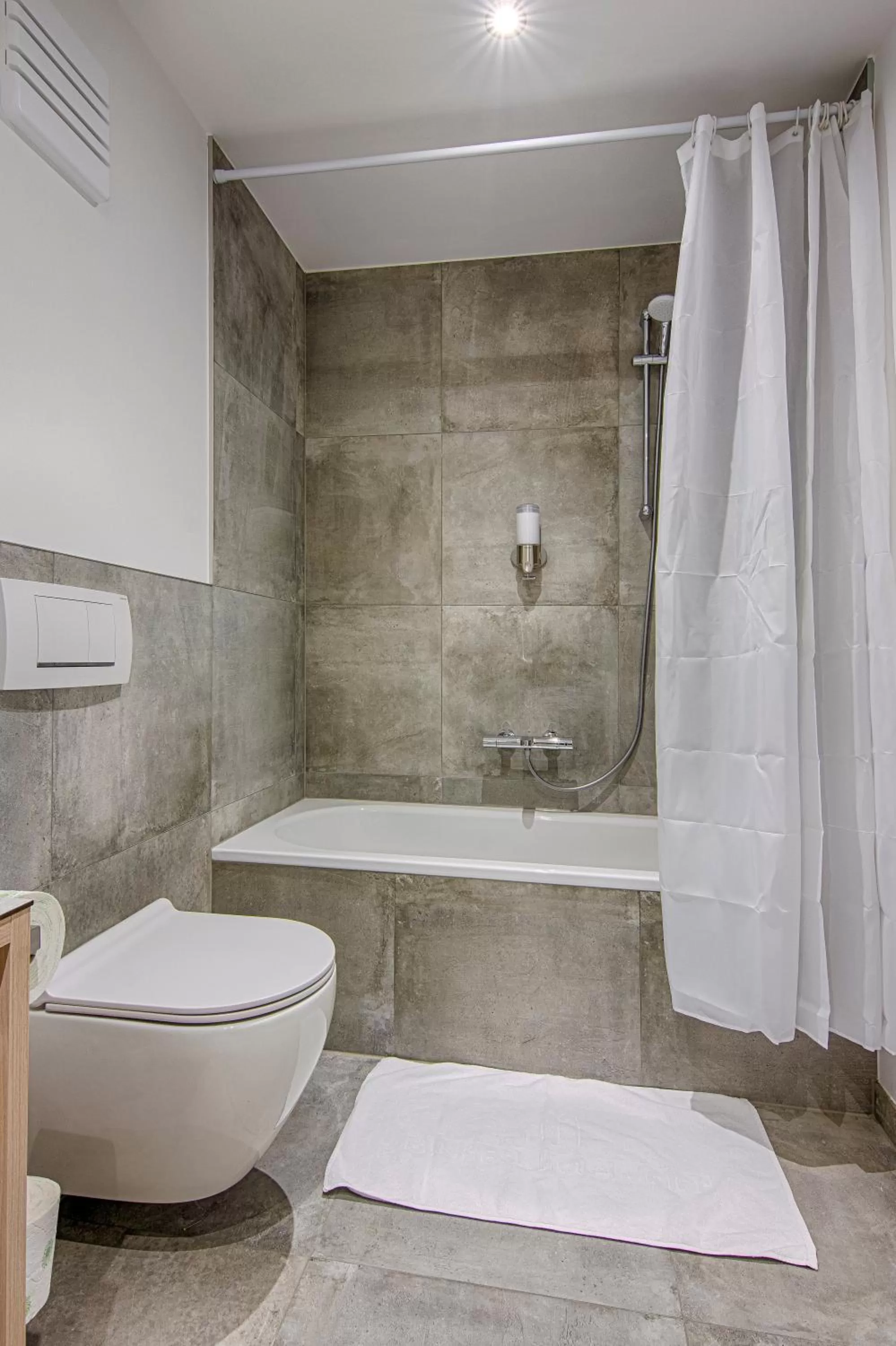 Bathroom in Business Hotel Maier - kontaktloser Check-in