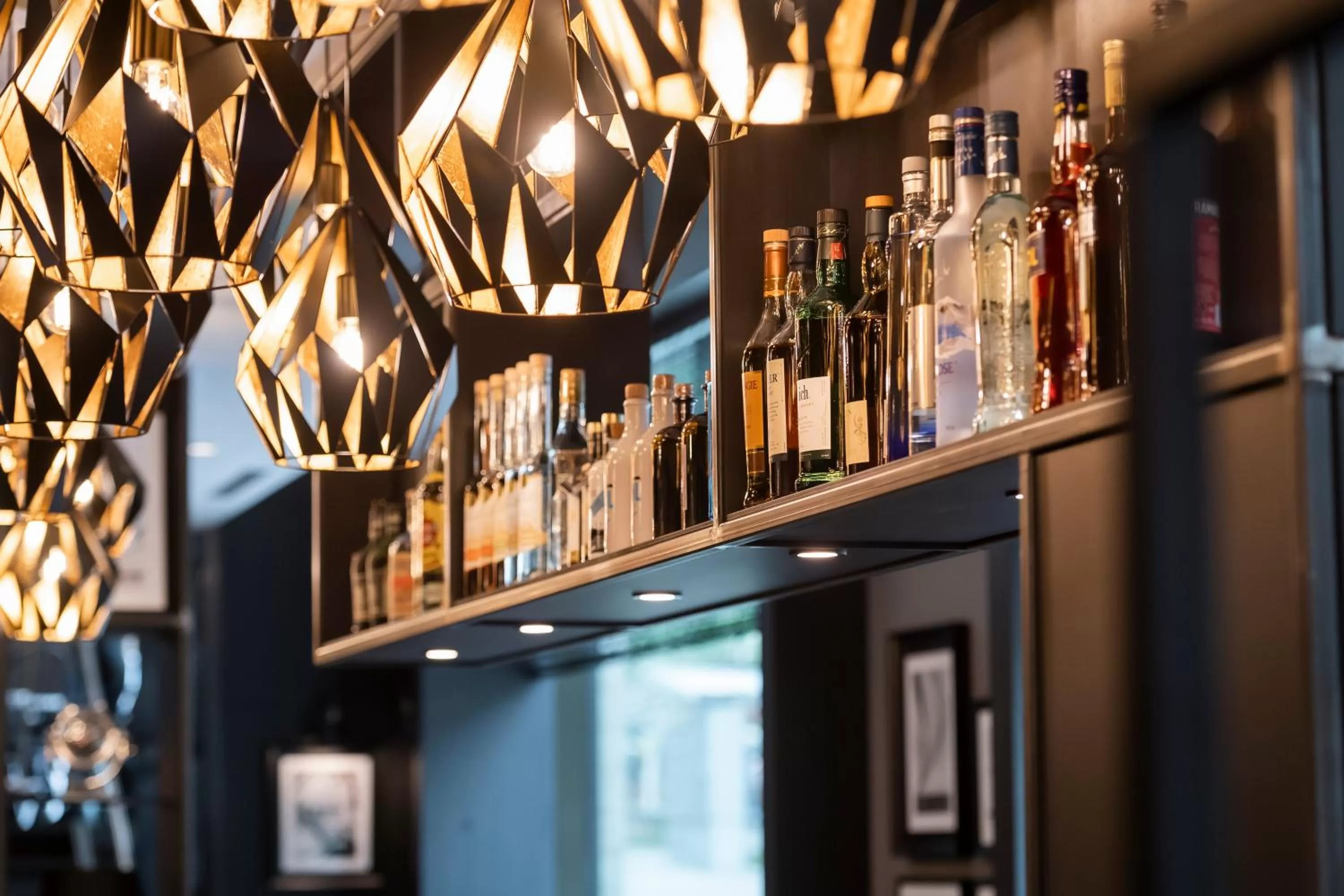 Lounge or bar in HARBR Hotel Ludwigsburg, a member of Radisson Individuals