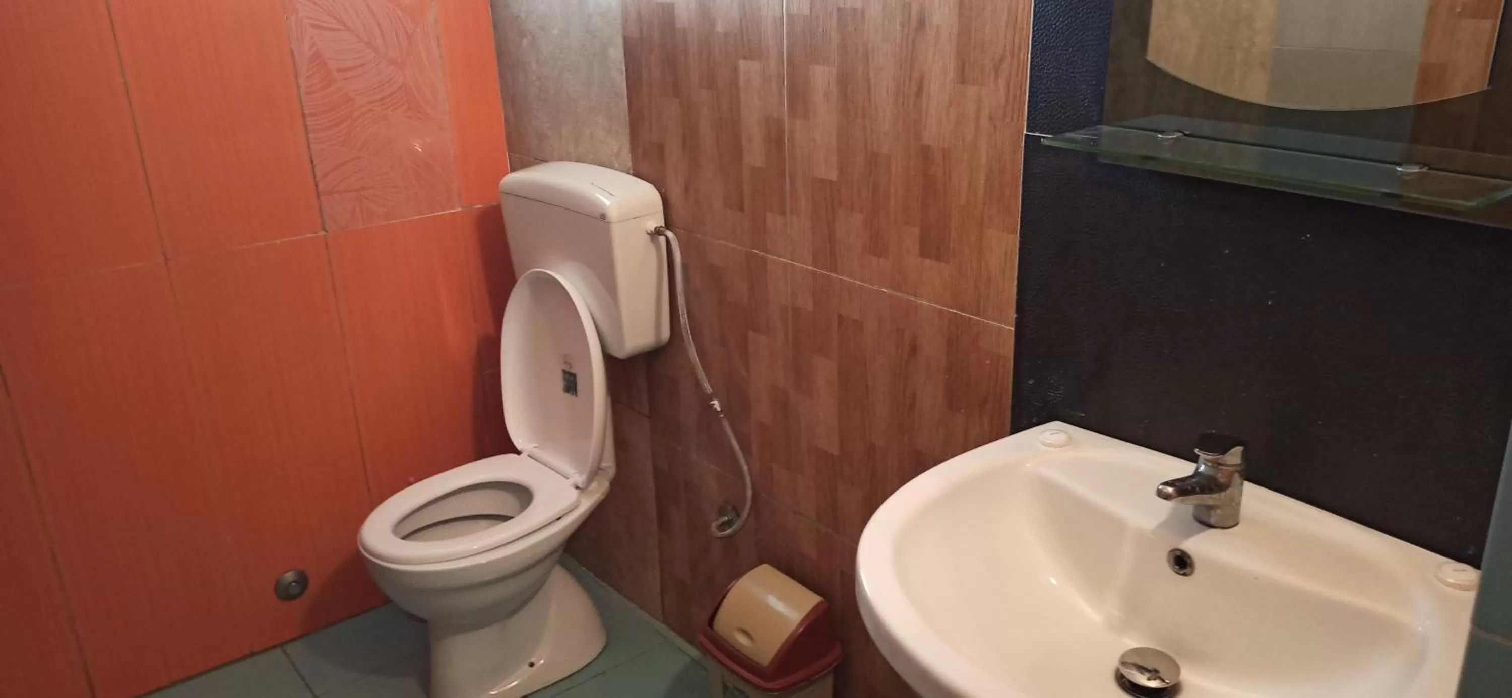 Bathroom in Maxola's Dream Orikum