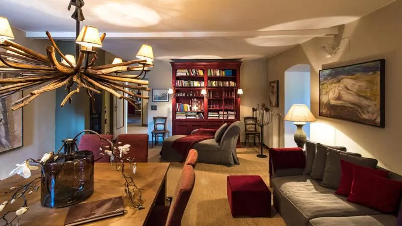 Library, Lounge/Bar in Mair Am Ort Living Hotel B&B