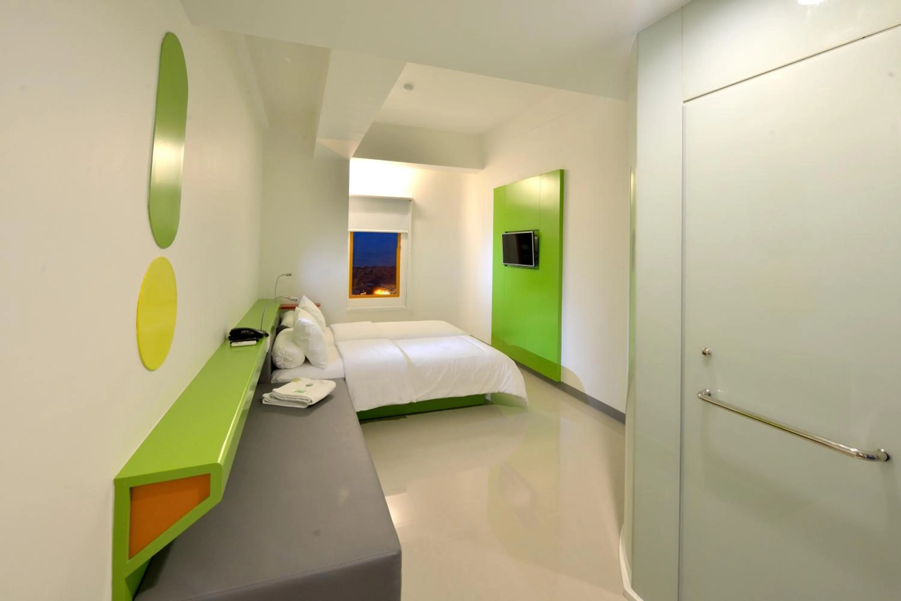 Bed in Pop Hotel Stasiun Kota Surabaya