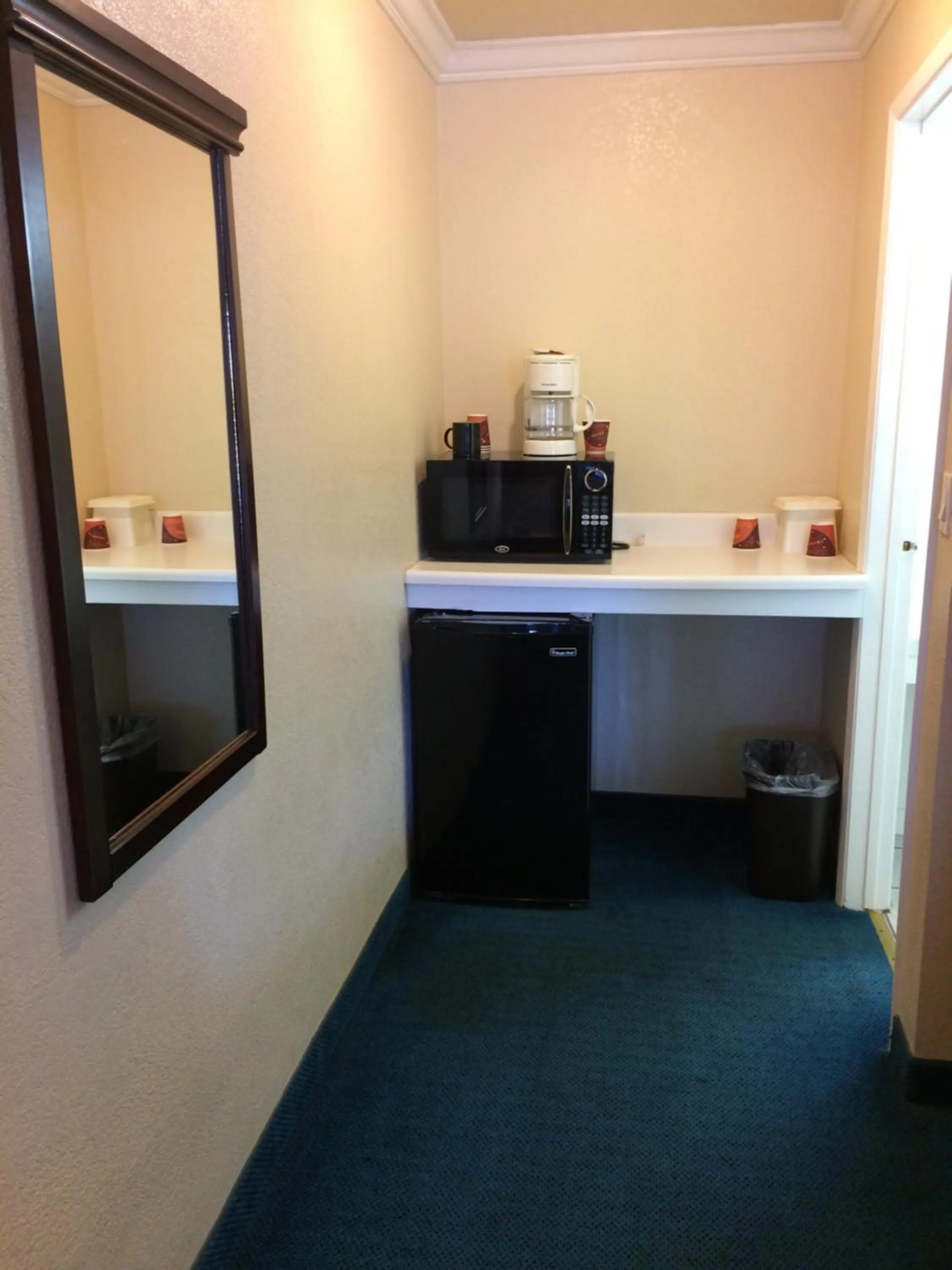 Bedroom in Oak Motel