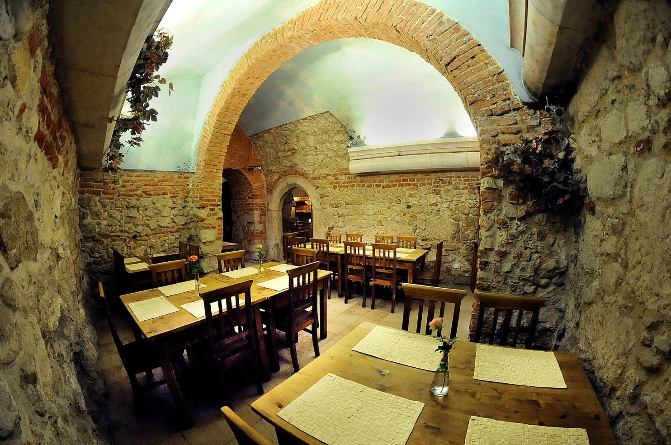 Restaurant/places to eat in Hotel Floryan Old Town