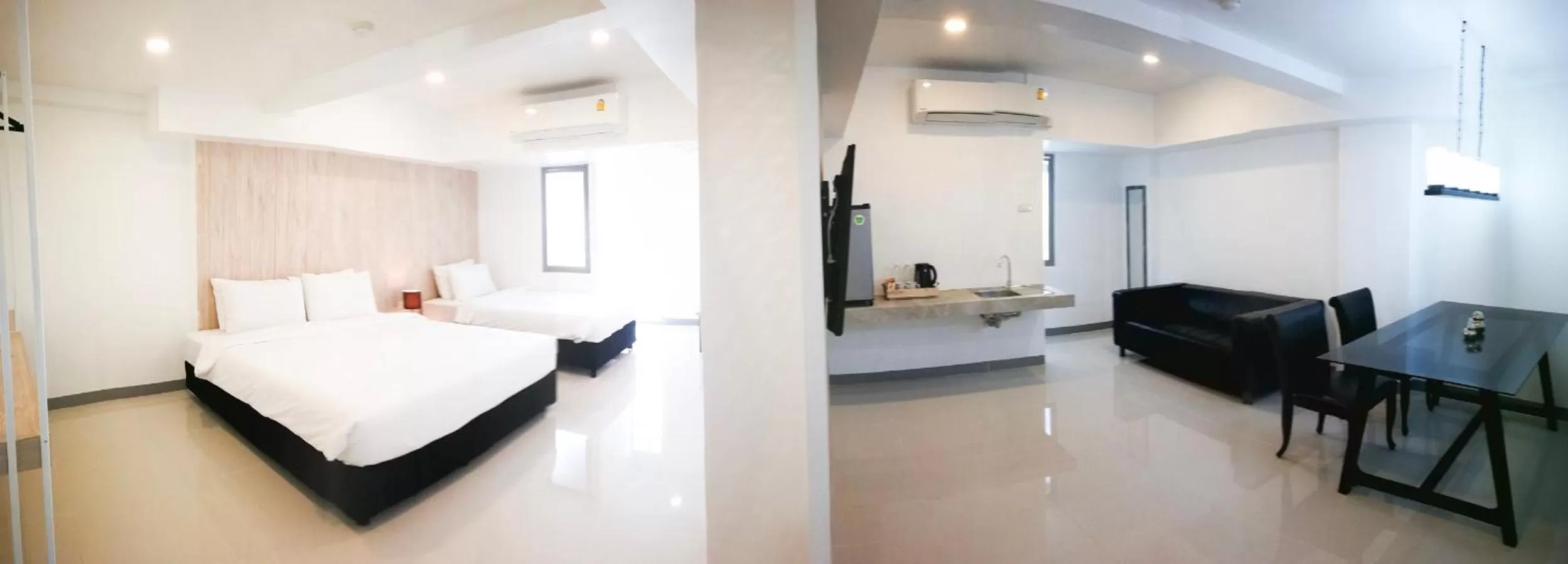 Living room, Bed in Loyy Hotel