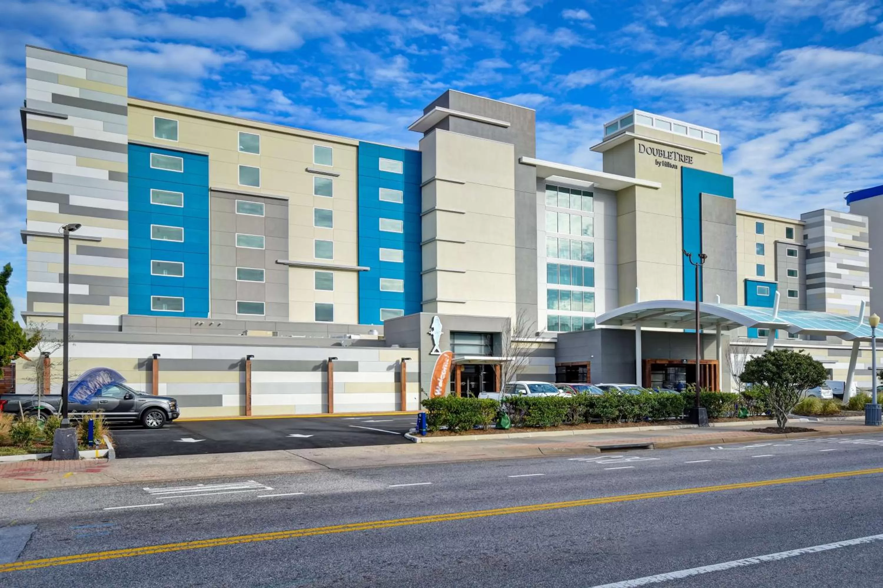 Property building in DoubleTree by Hilton Oceanfront Virginia Beach