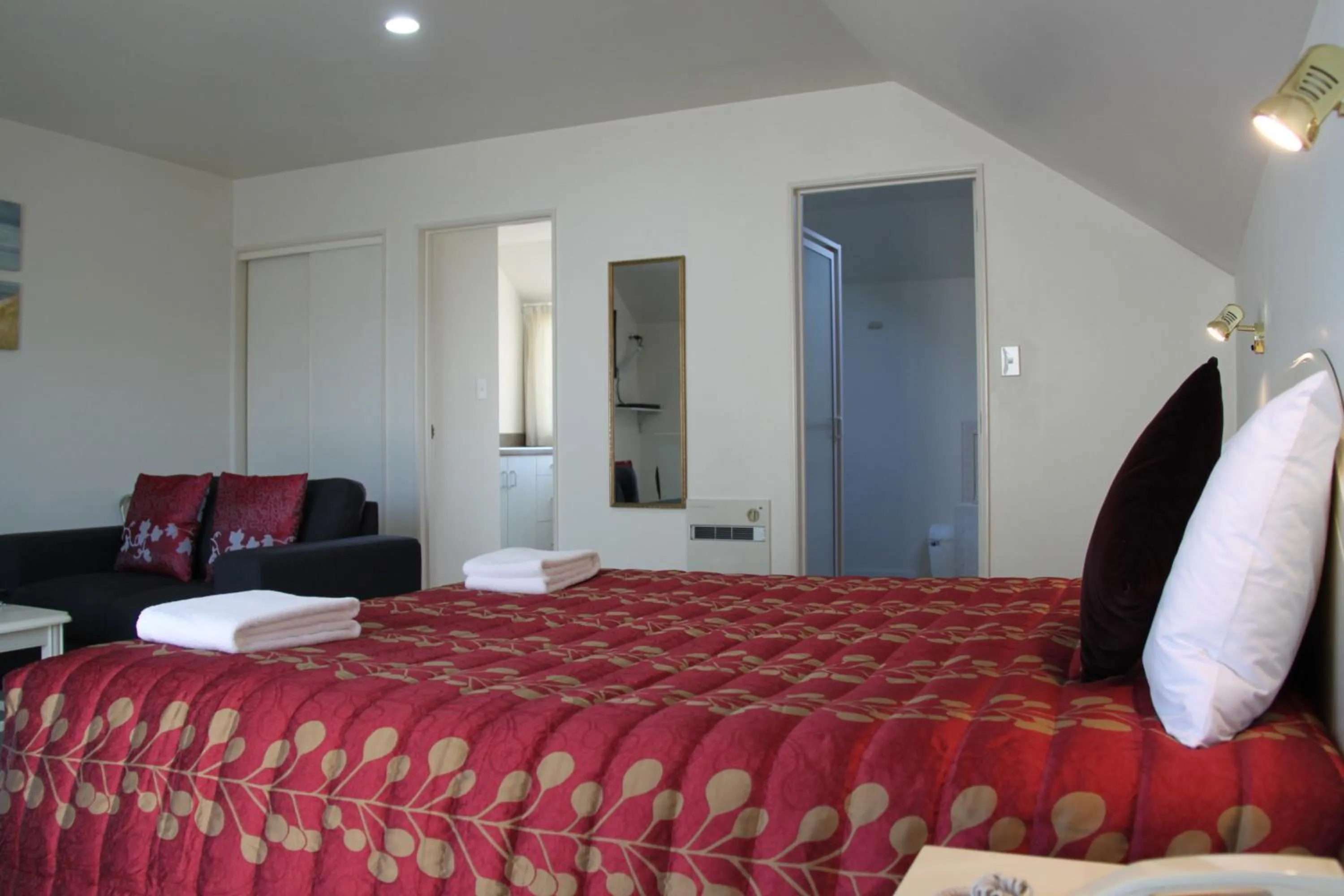 King Studio in Alcala Motor Lodge