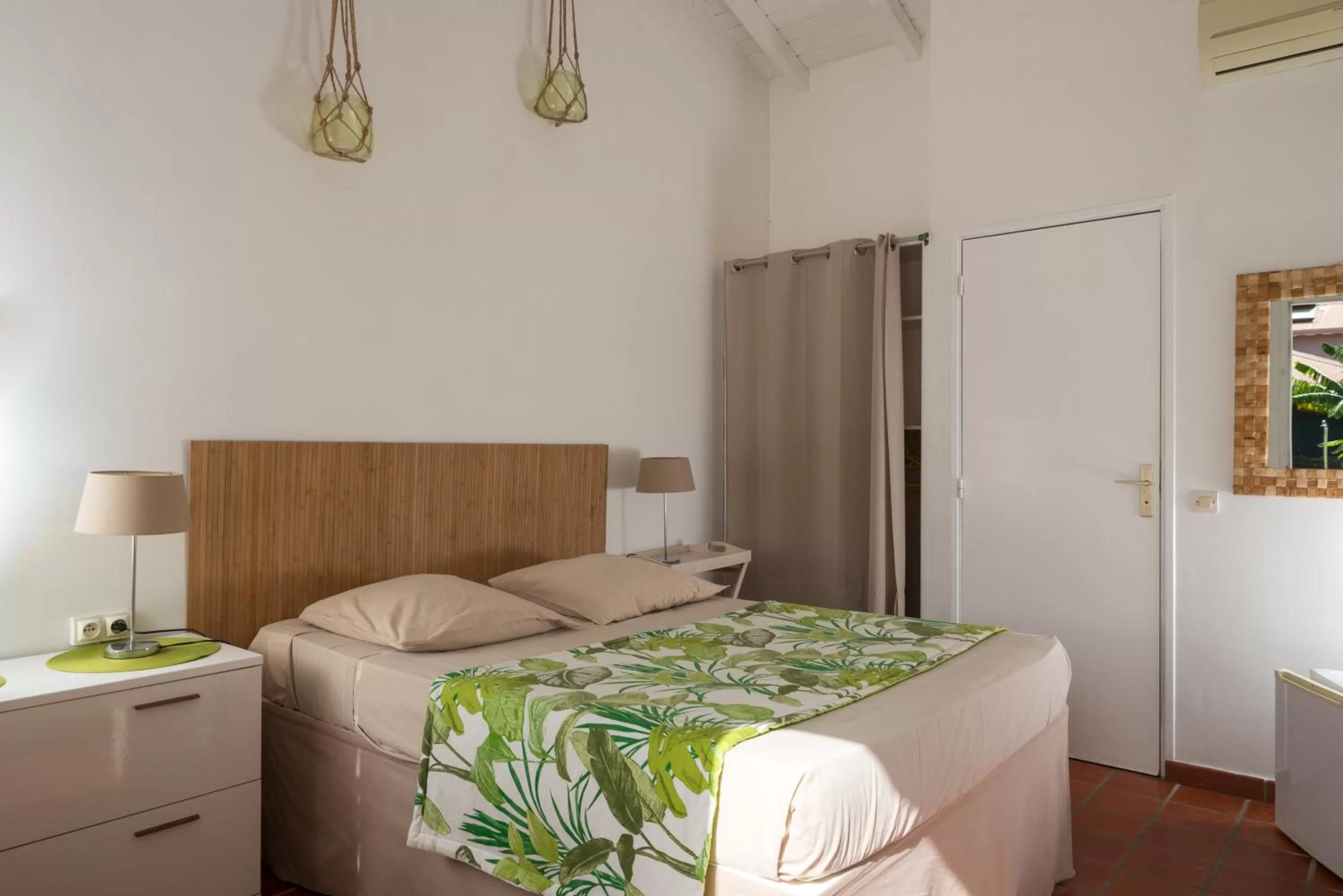 Bed in Hôtel Les Bananiers
