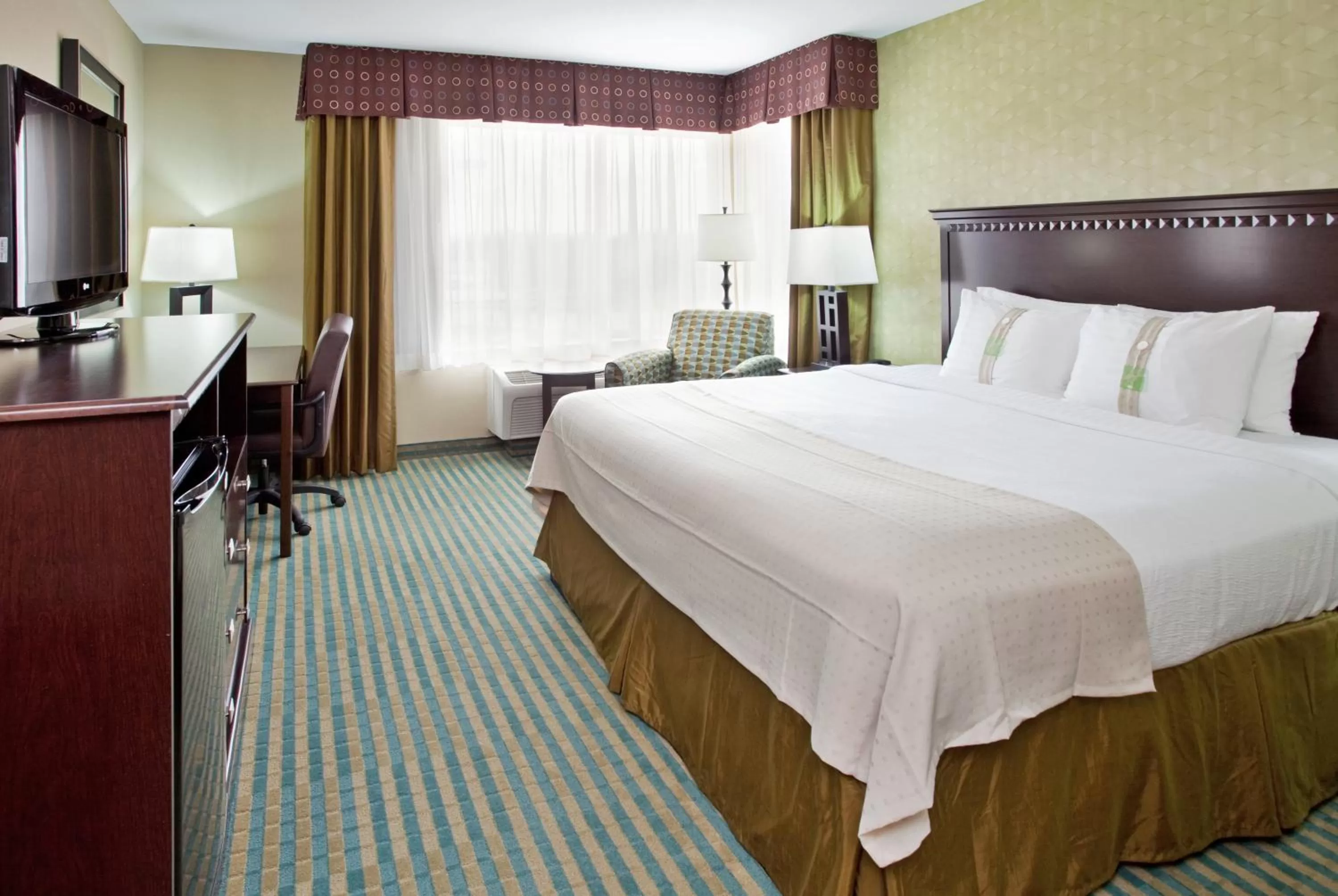 Photo of the whole room, Bed in Holiday Inn Columbia East by IHG