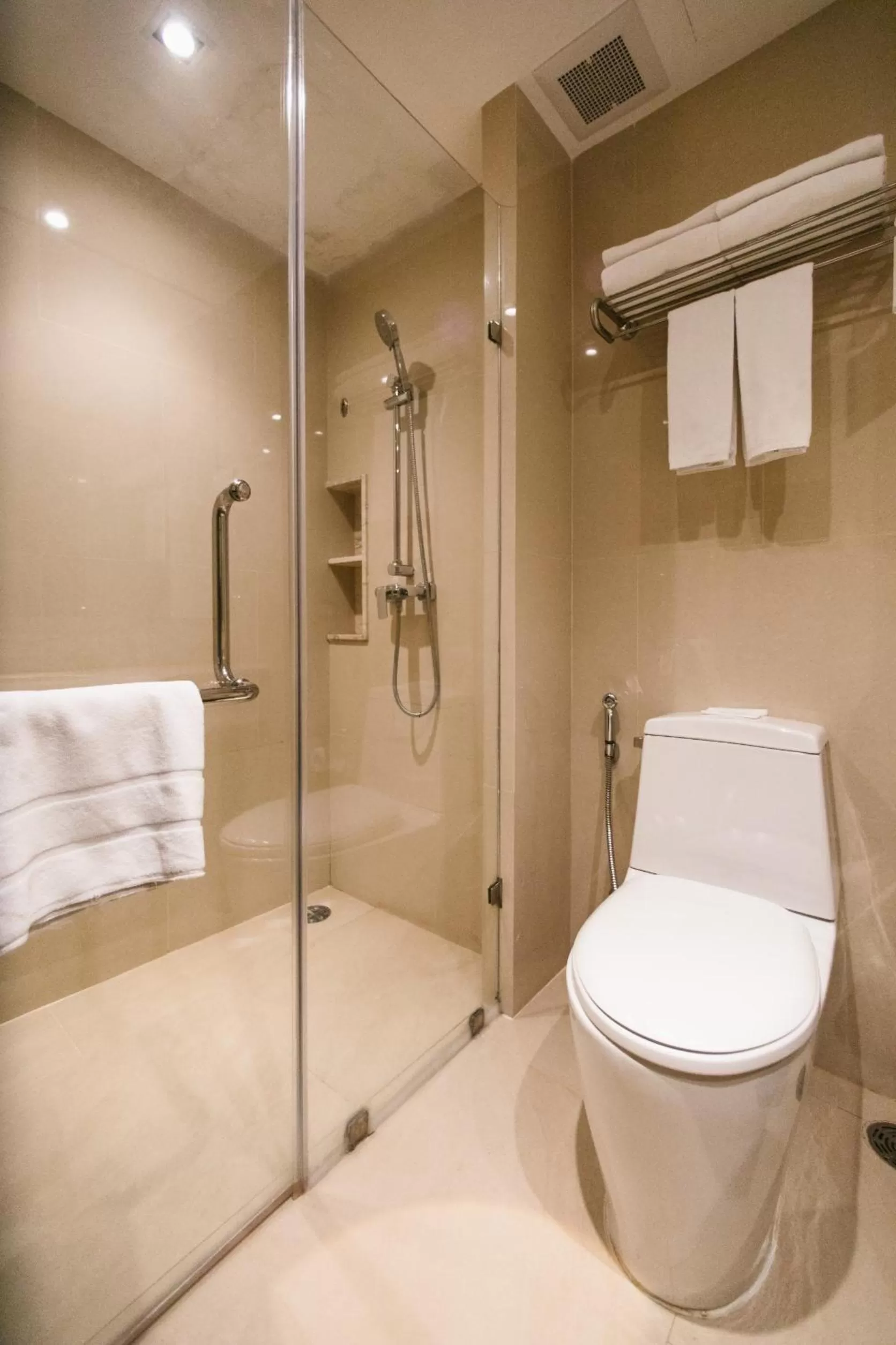 Bathroom in Al Meroz Hotel Bangkok - The Leading Halal Hotel