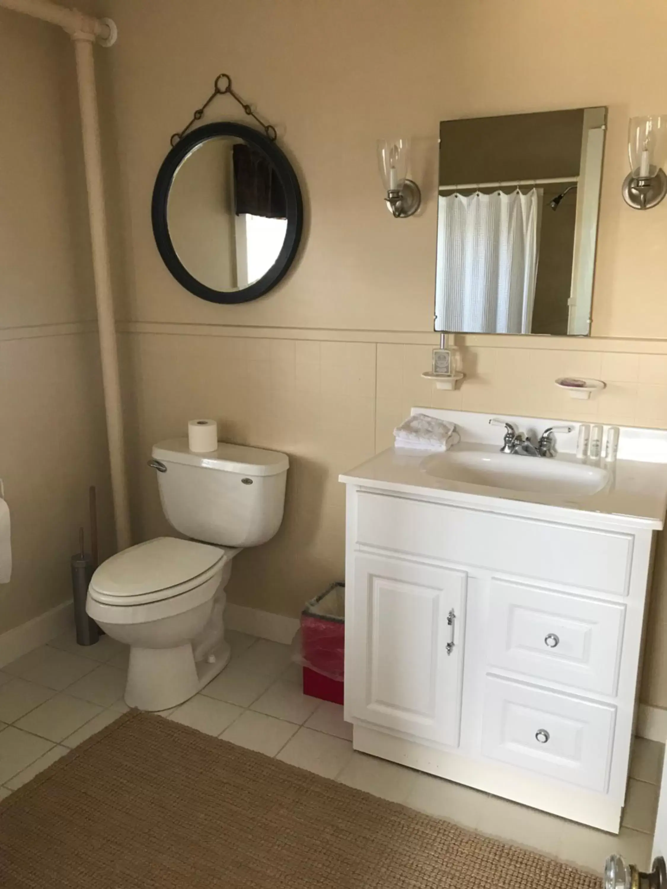 Queen Room in Topsides Bed & Breakfast Queen Room in Topsides Bed & Breakfast