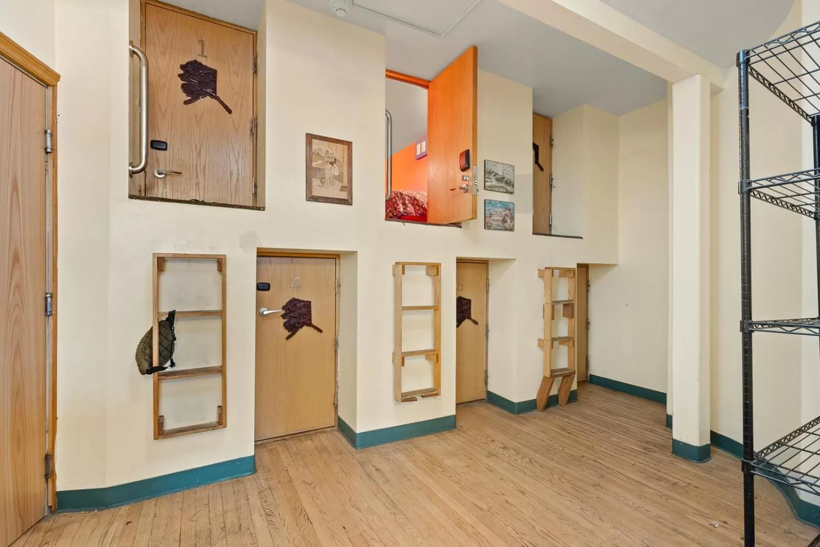 Seating area in Qupqugiaq Inn