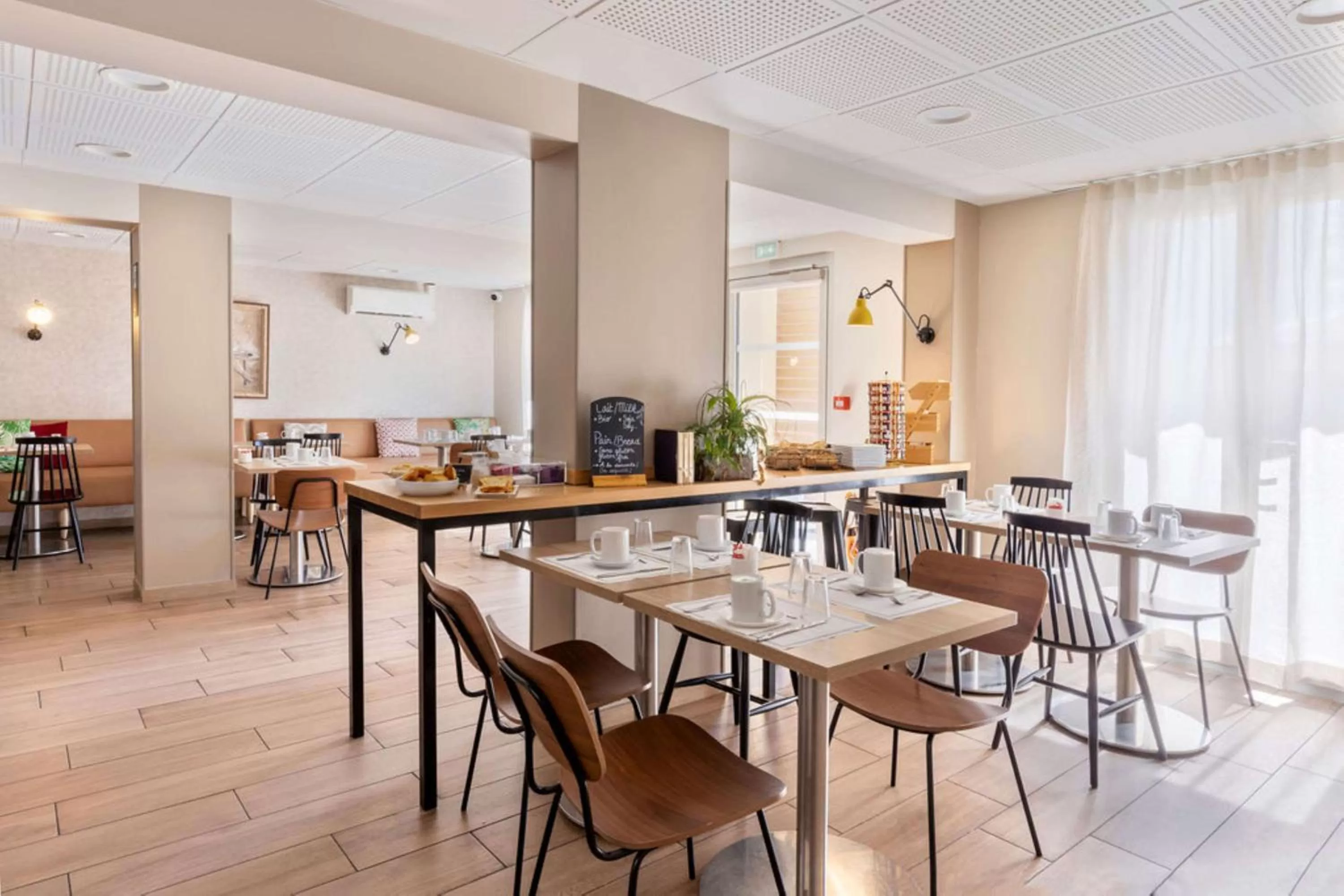 Breakfast in BEST WESTERN La Porte des Châteaux