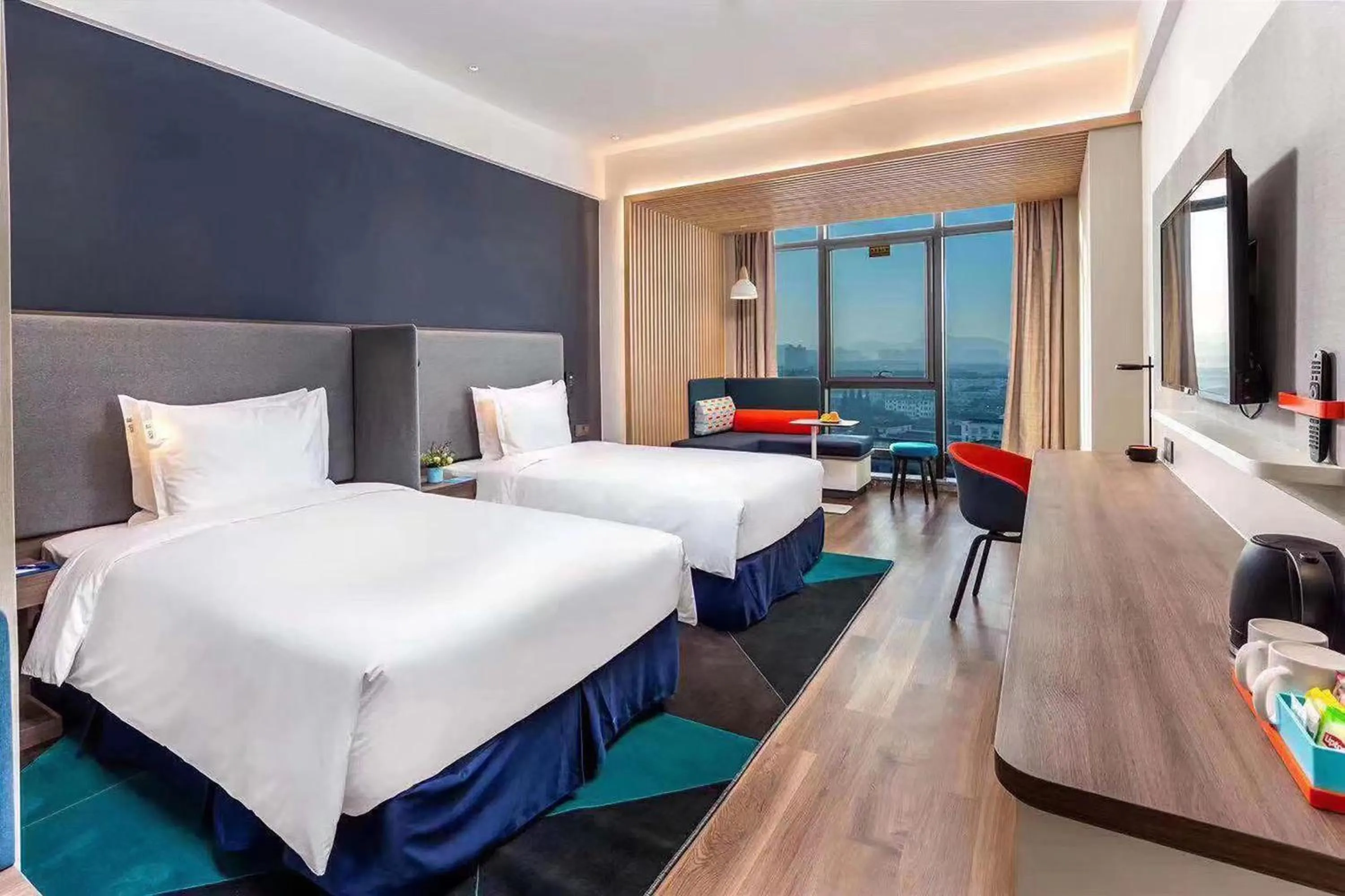 Photo of the whole room, Bed in Holiday Inn Express - Wuhan Optical Valley by IHG