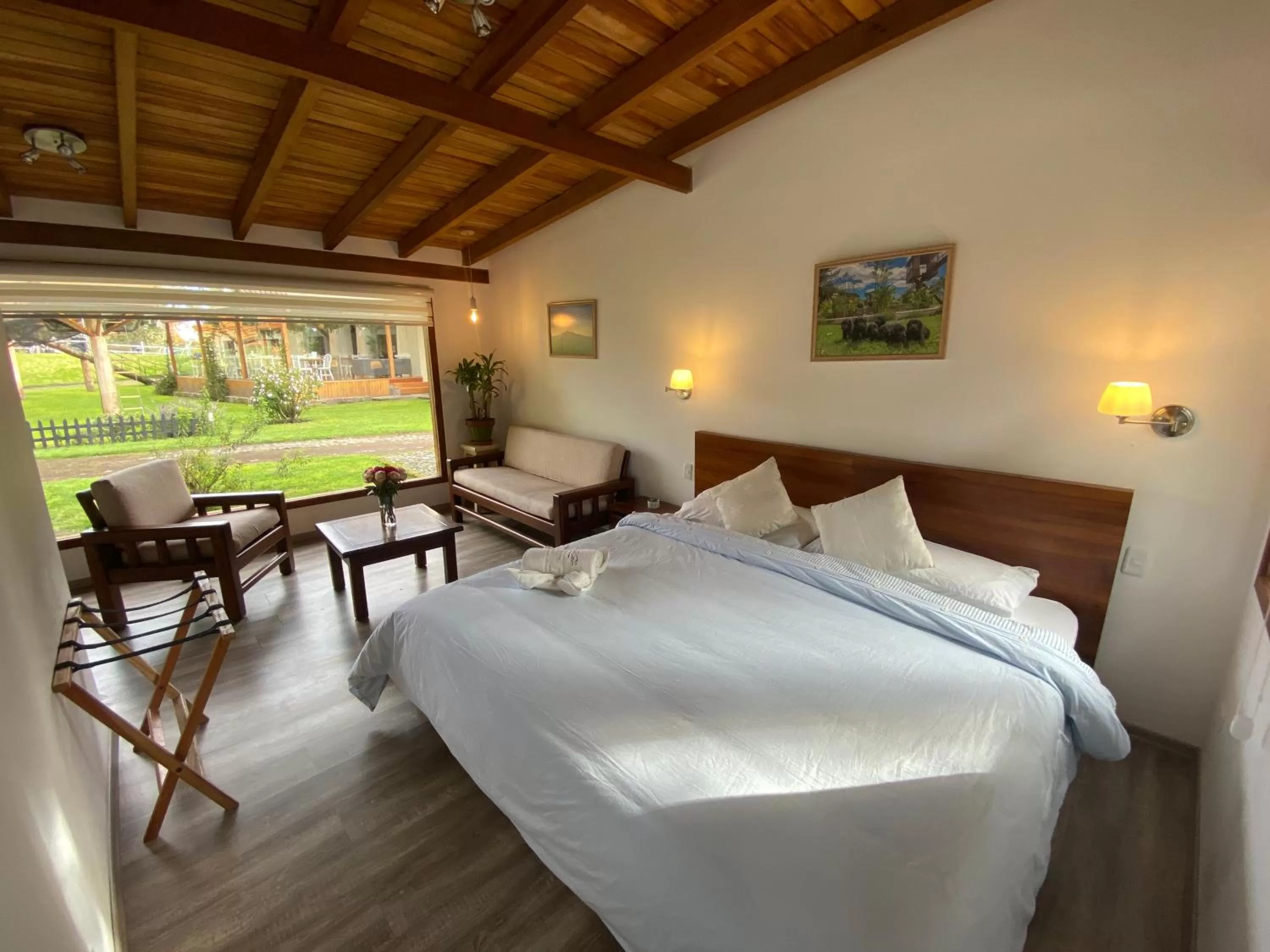 Bed in Hosteria Papagayo Cotopaxi