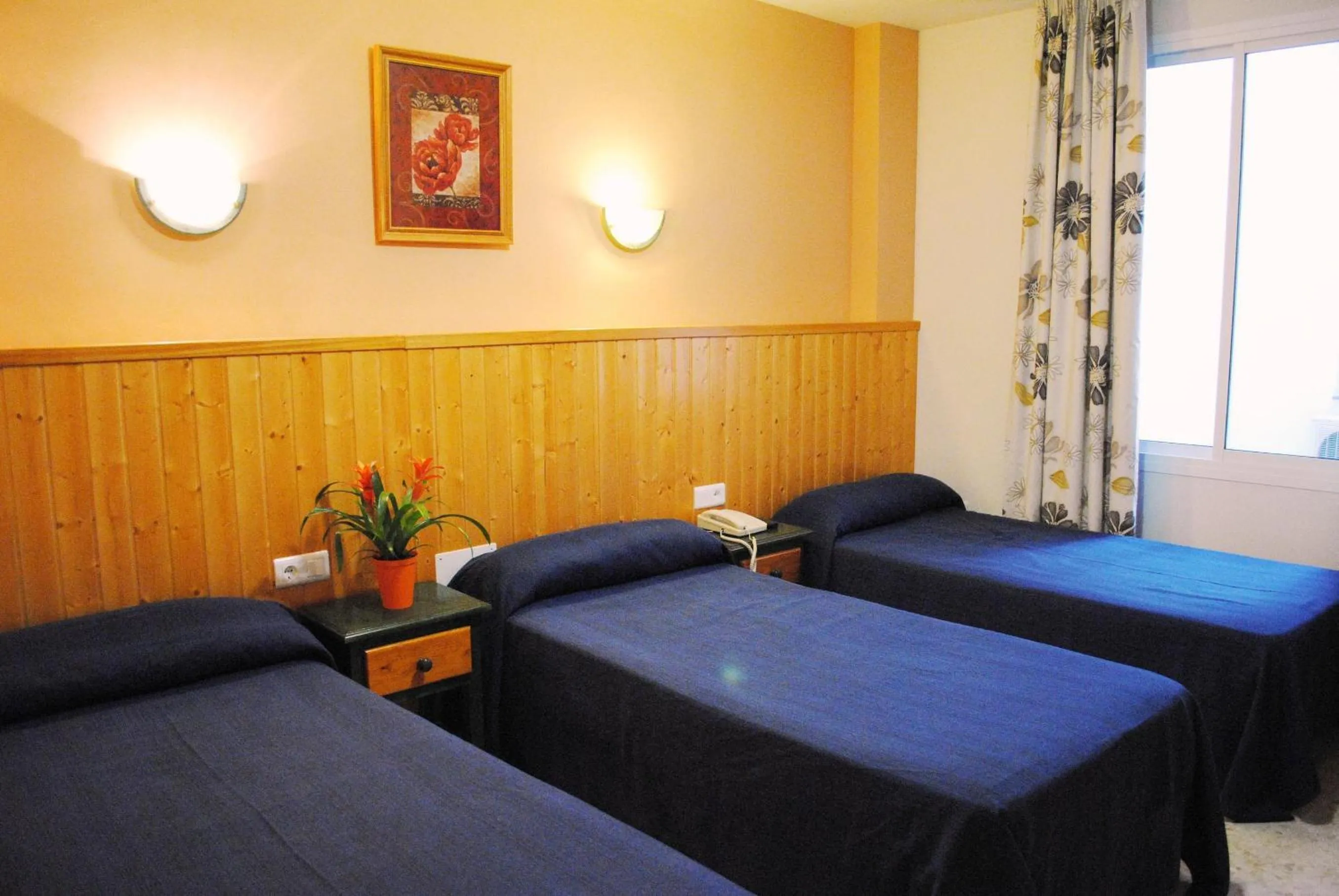 Photo of the whole room in Hotel María Cristina