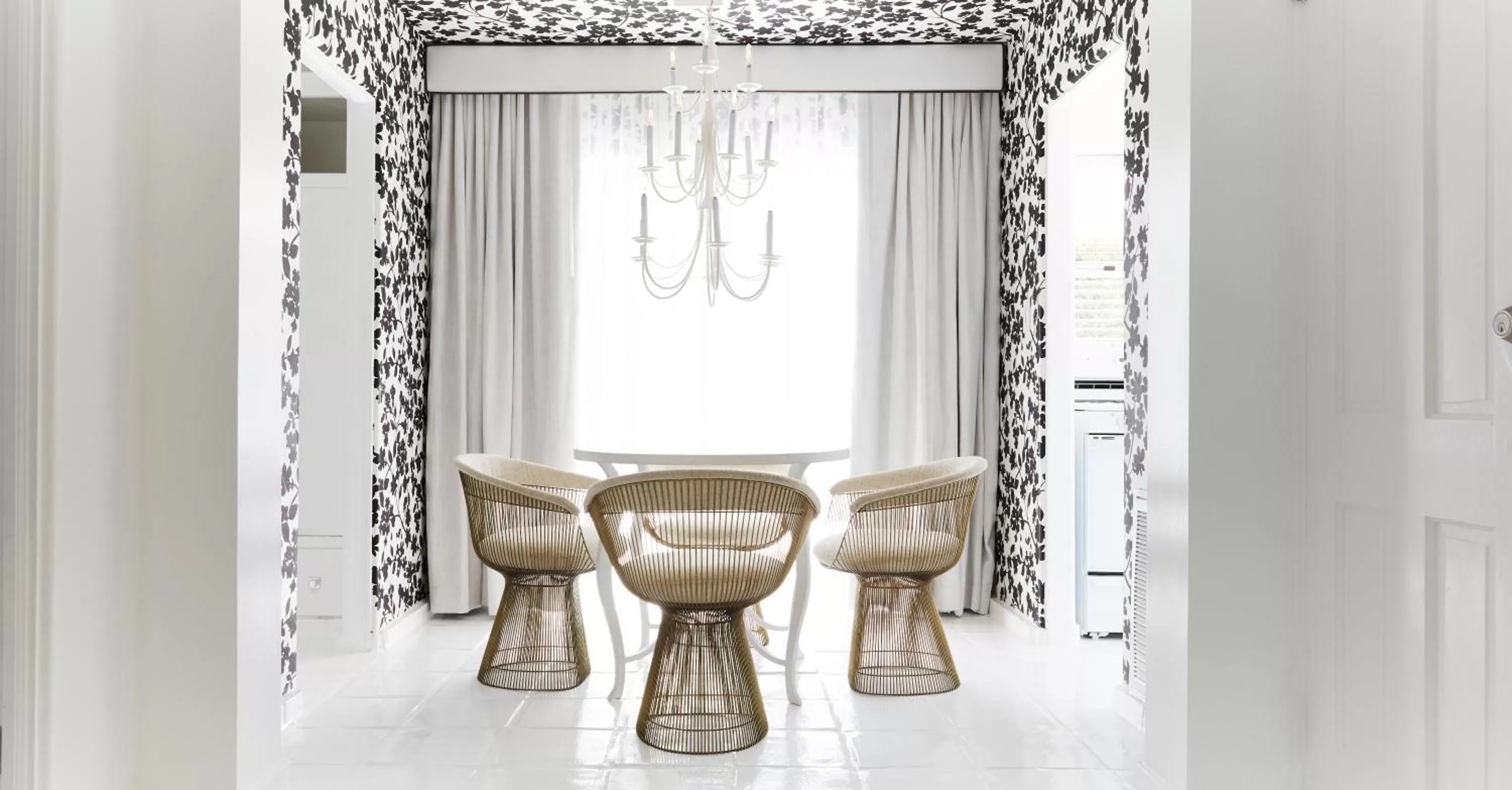 Seating area in Avalon Hotel & Bungalows Palm Springs, a Member of Design Hotels