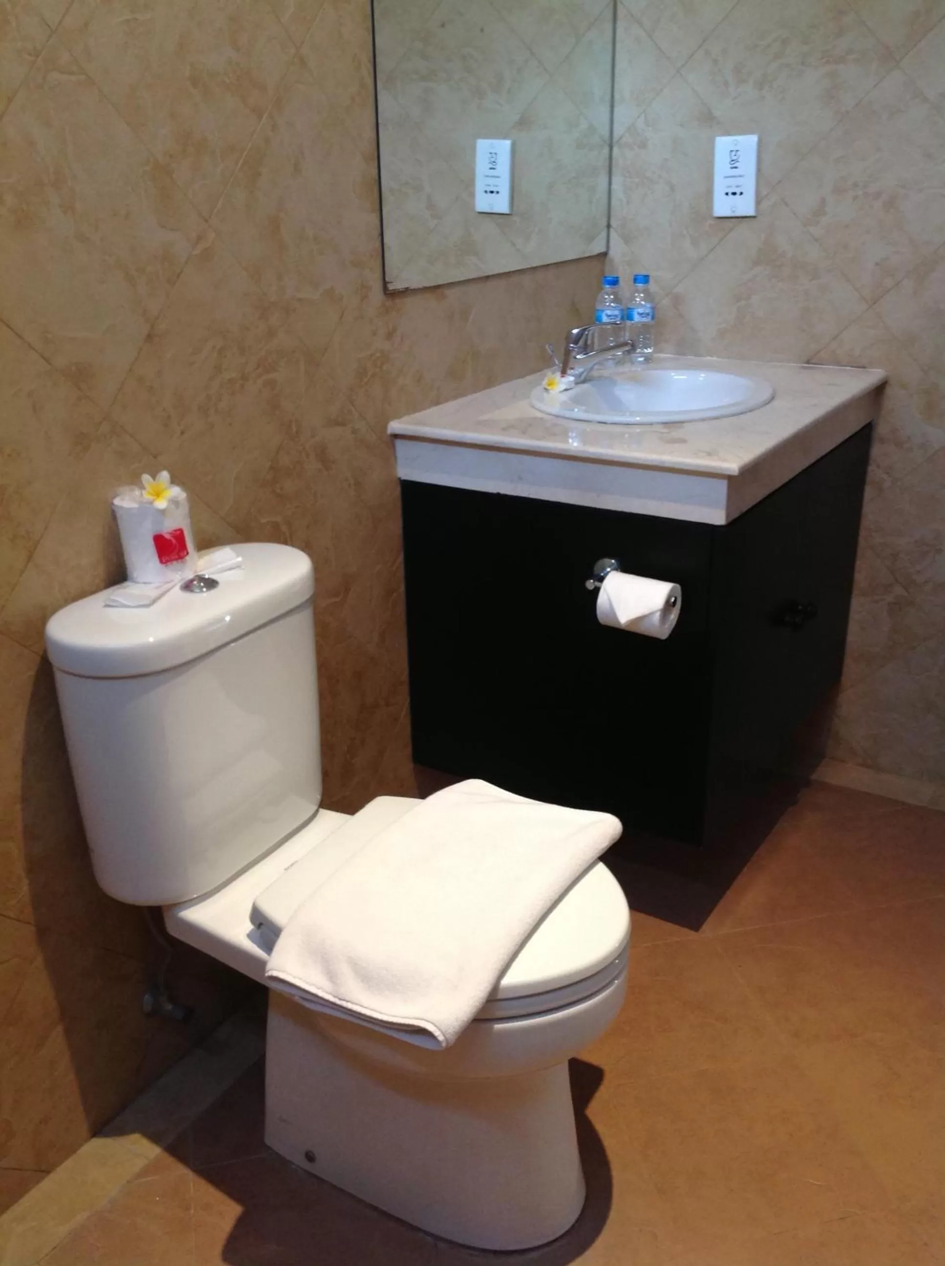 Toilet in Dewi Sri Hotel