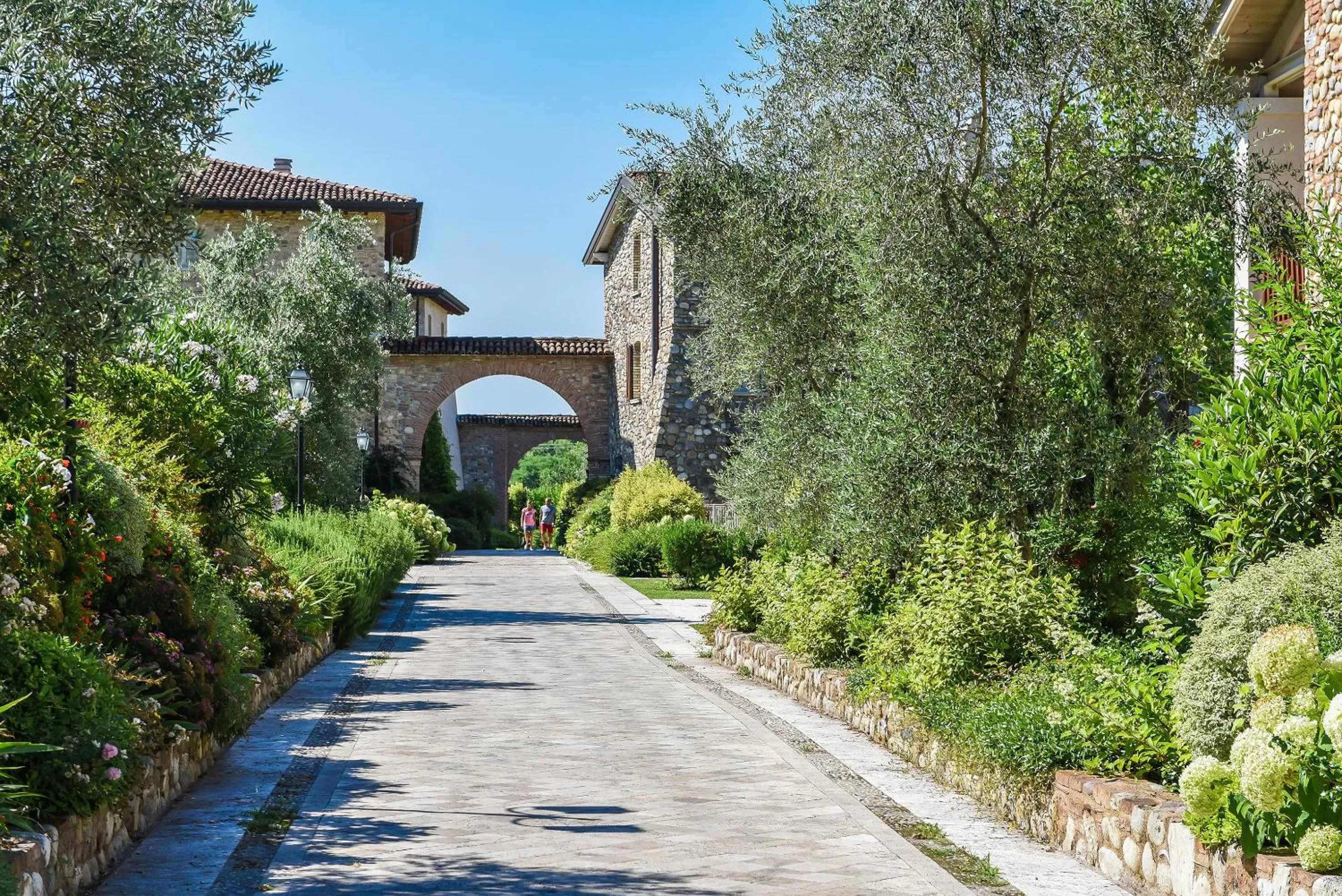 Garden view in Garda Apartments San Vigilio Golf