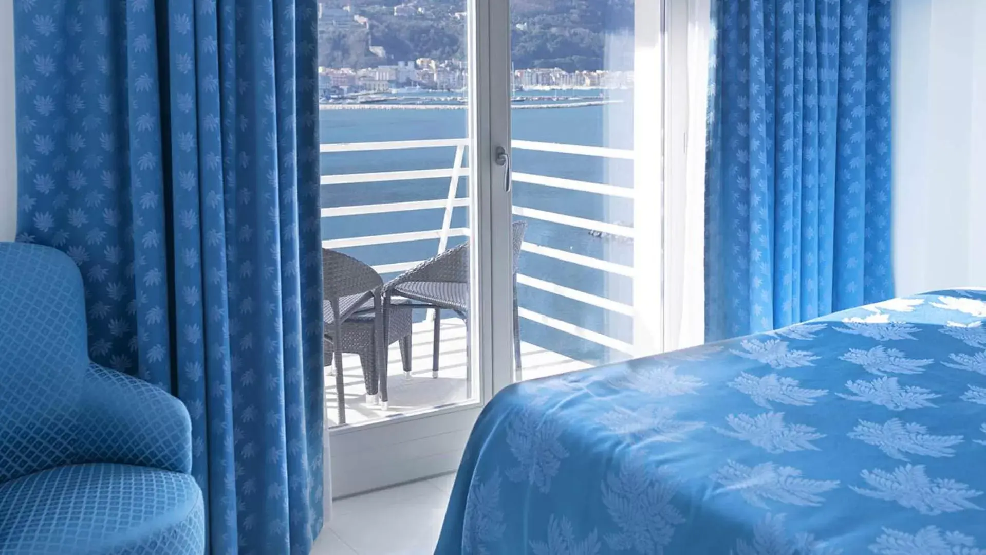 Double or Twin Room with Partial Sea View in Hotel Miramare Stabia Double or Twin Room with Partial Sea View in Hotel Miramare Stabia