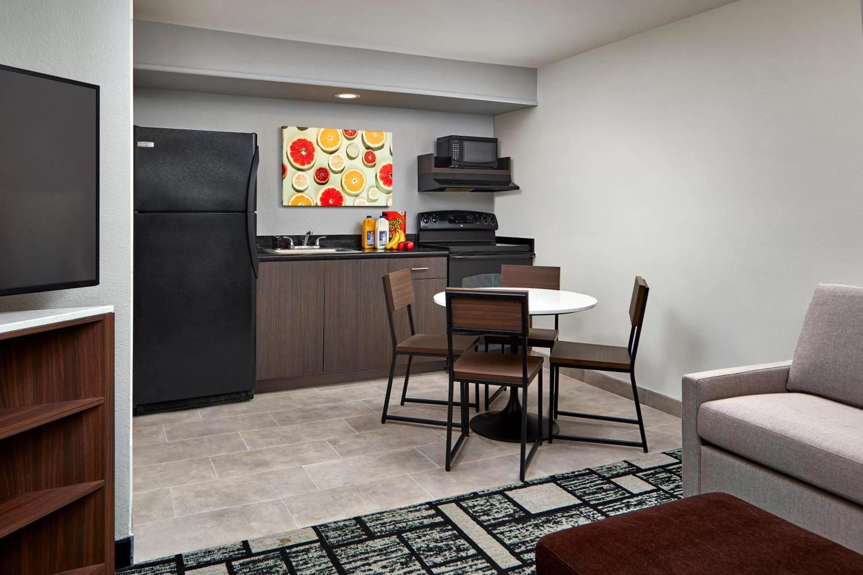 Kitchen or kitchenette in Best Western Plus Meridian Inn & Suites, Anaheim-Orange