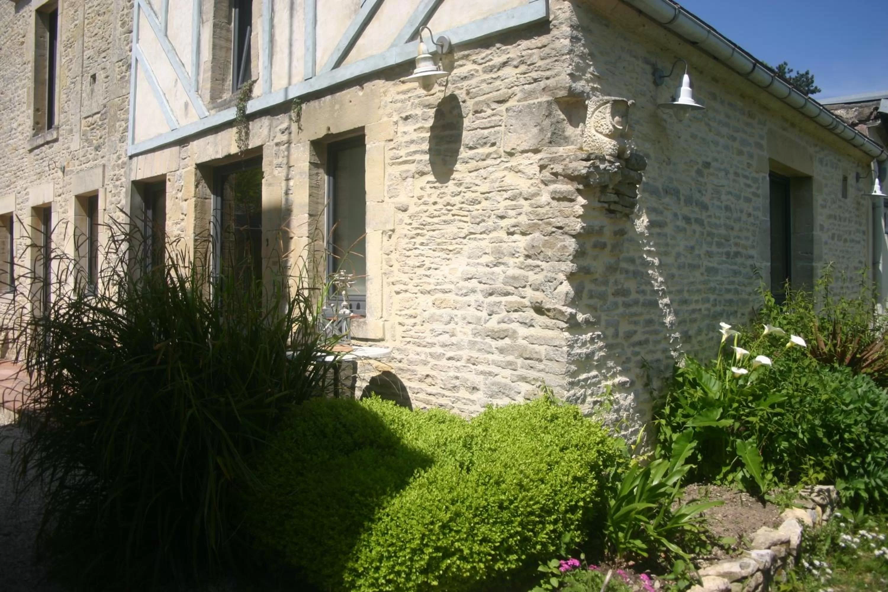 Facade/entrance in Le mas Normand