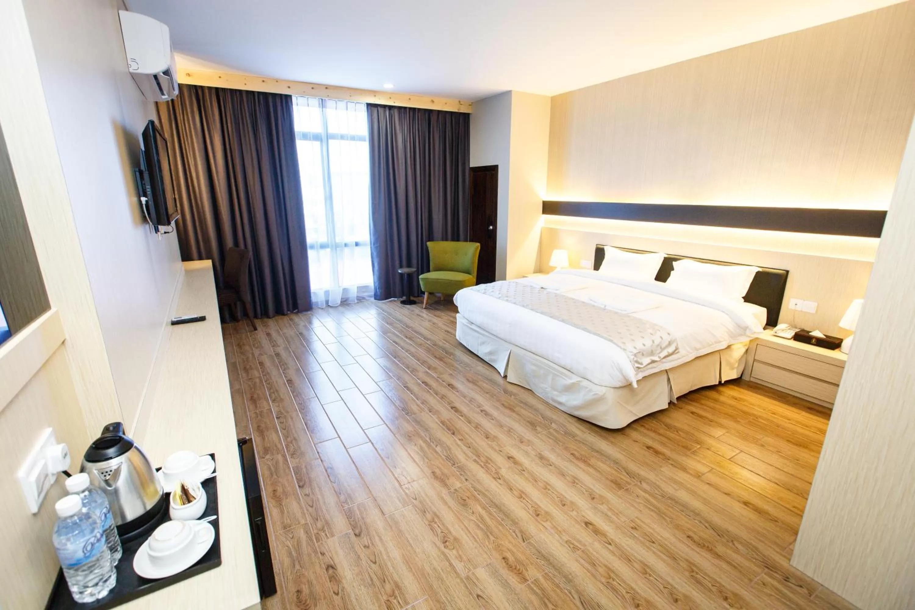 Bed in Lintas Platinum Hotel