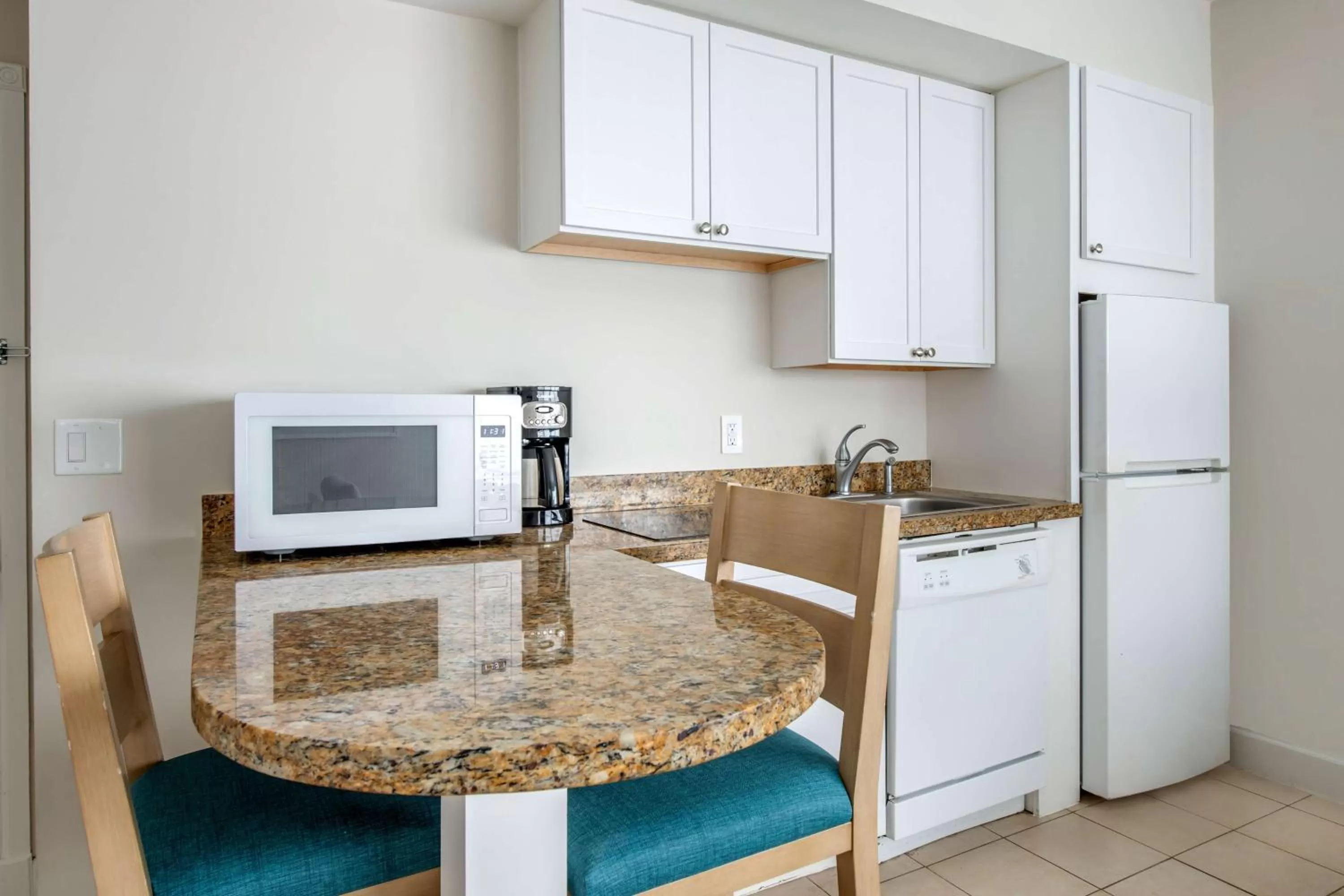 Kitchen or kitchenette in Hilton Vacation Club Crescent on South Beach Miami