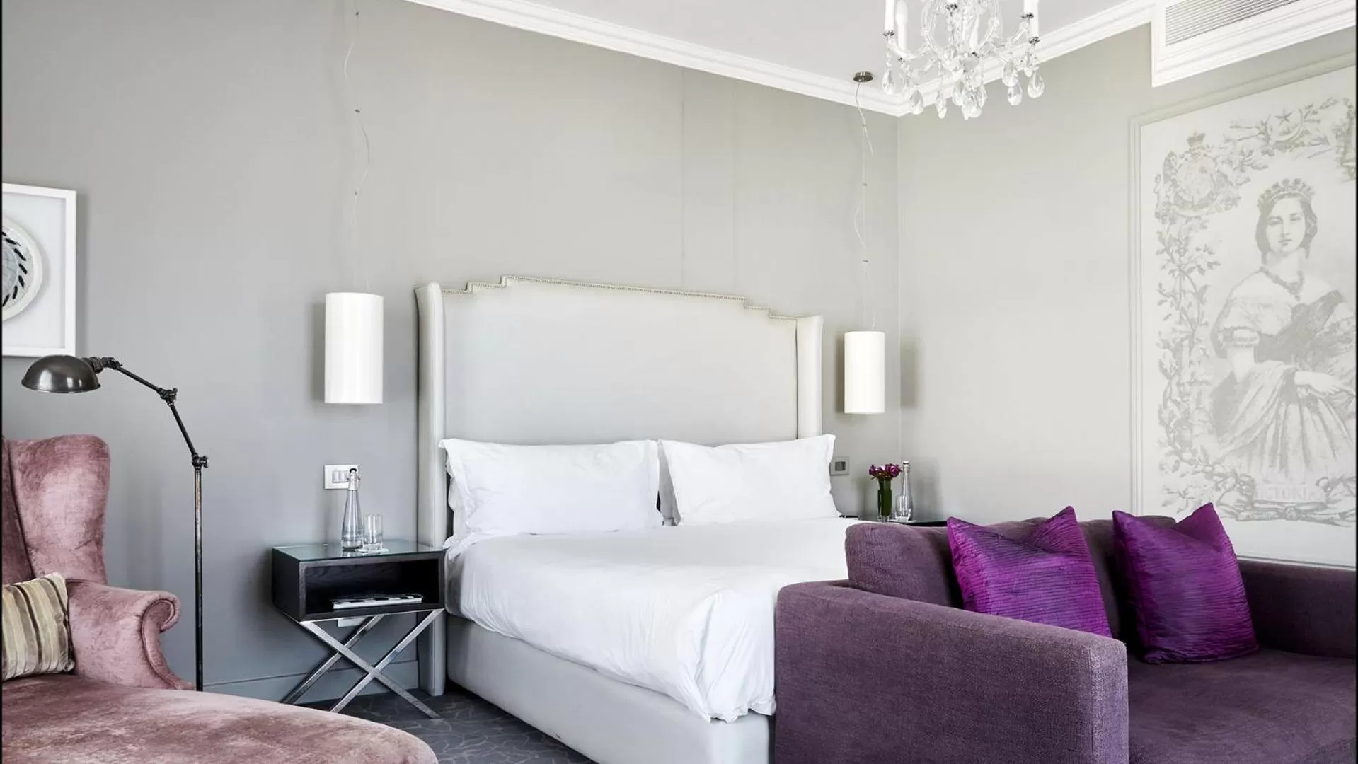 Bed in Queen Victoria Hotel by NEWMARK