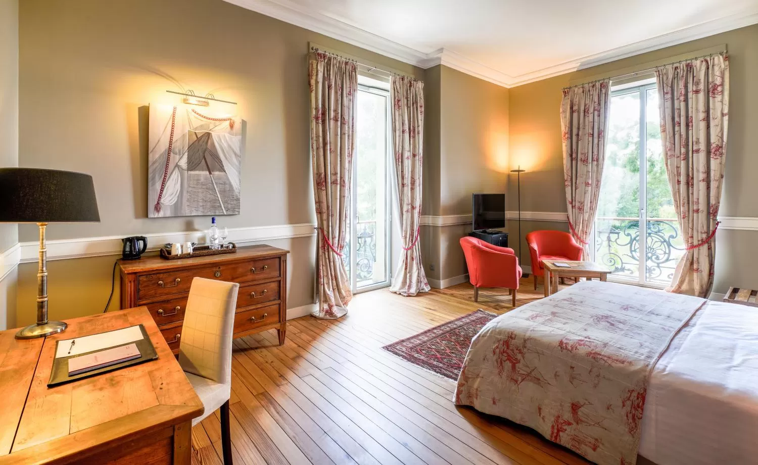 Photo of the whole room, Bed in Château Grattequina Hôtel