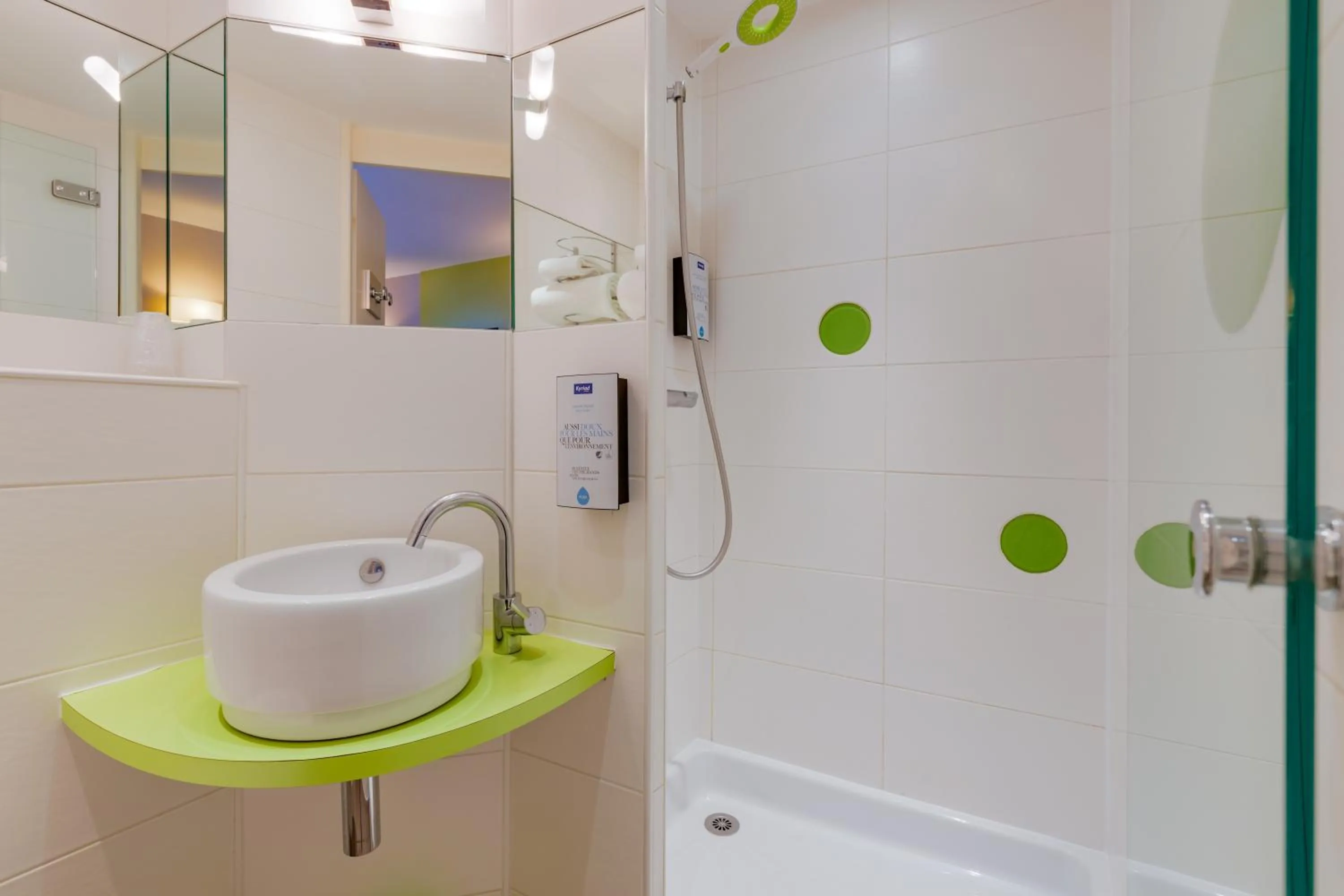 Bathroom in Kyriad Lyon Est - Saint Bonnet De Mure