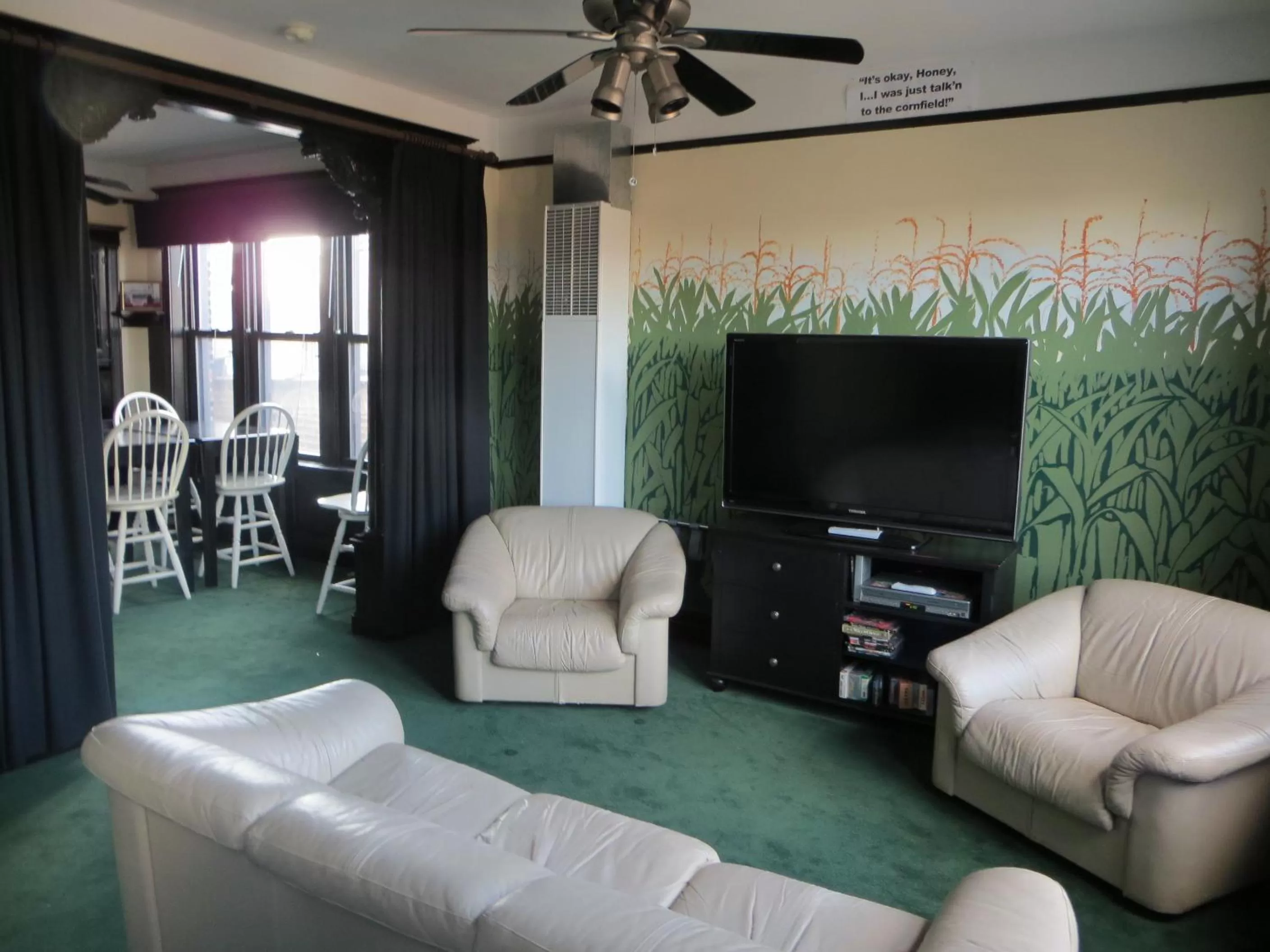 Living room in The Polo Inn Bridgeport U.S.A.