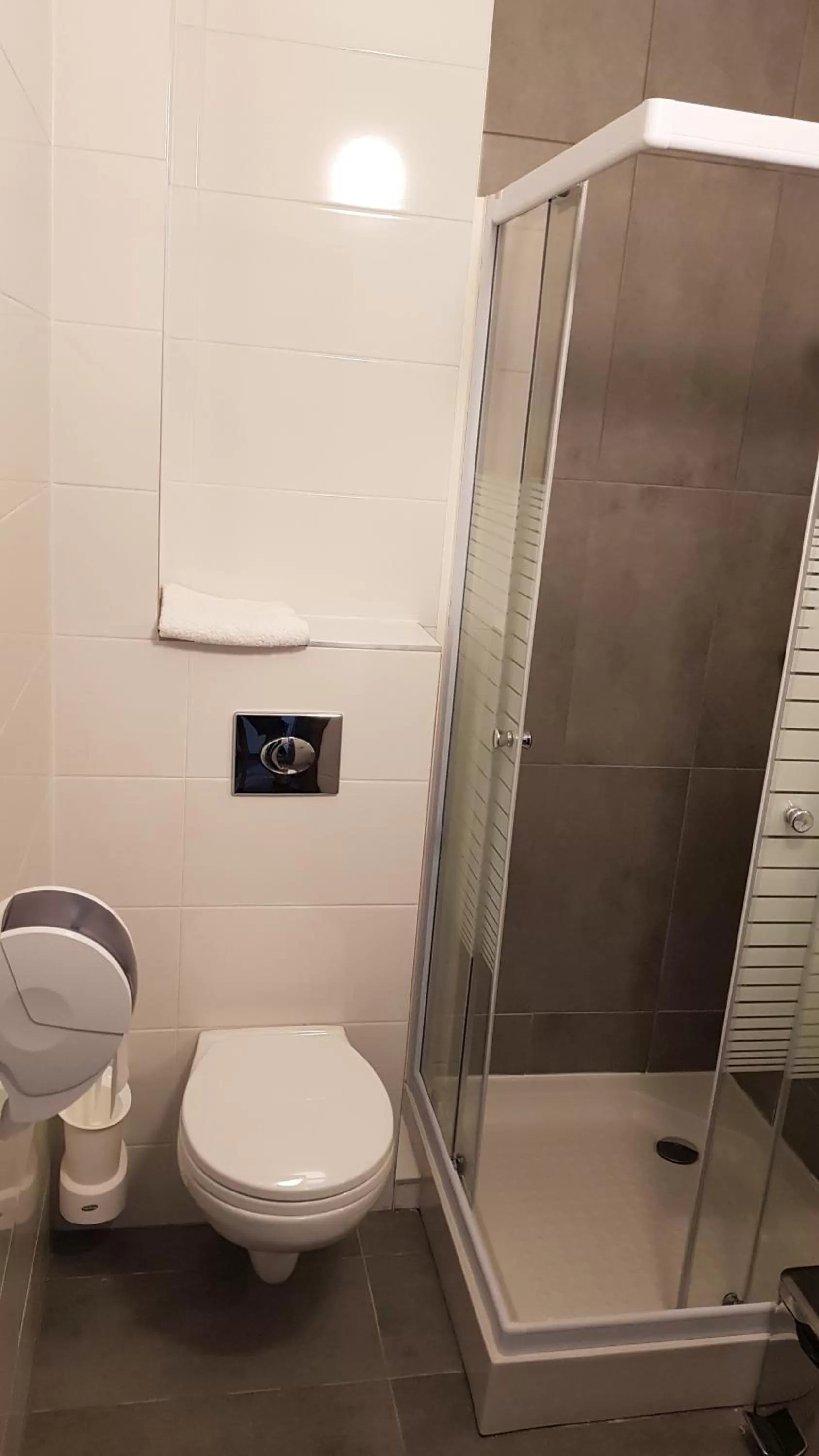 Bathroom in HBH Bajor Sörház Sólyomfészek Panzió