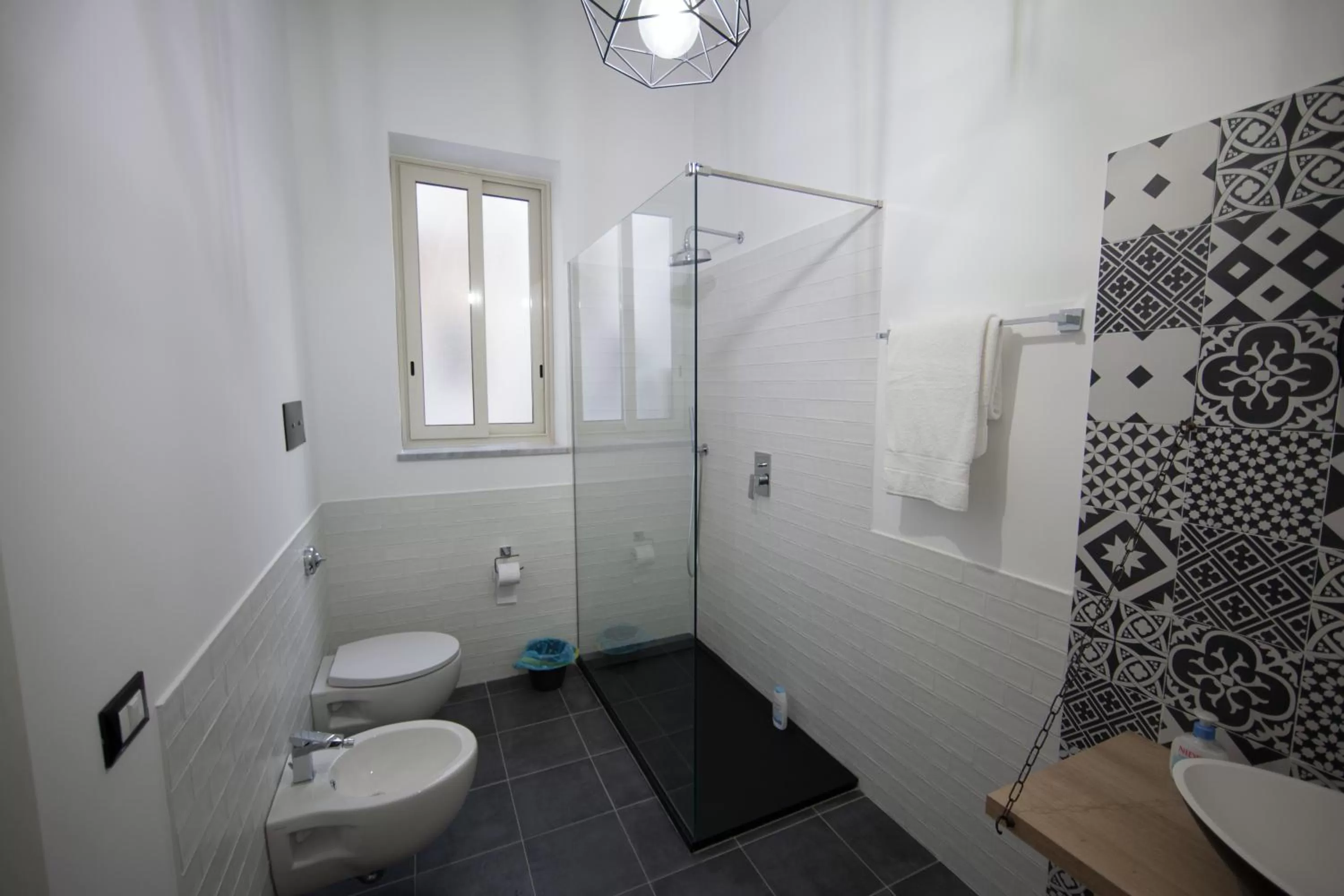 Shower in Il Genoardo Della Zisa