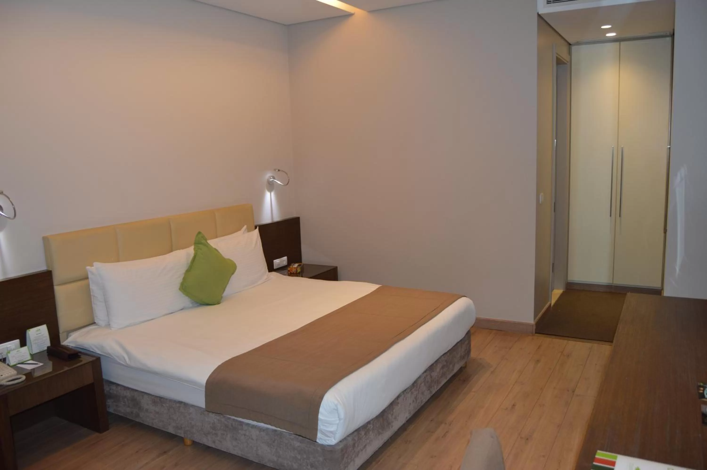 Bedroom, Bed in Country Lodge Hotel & Resort Beirut