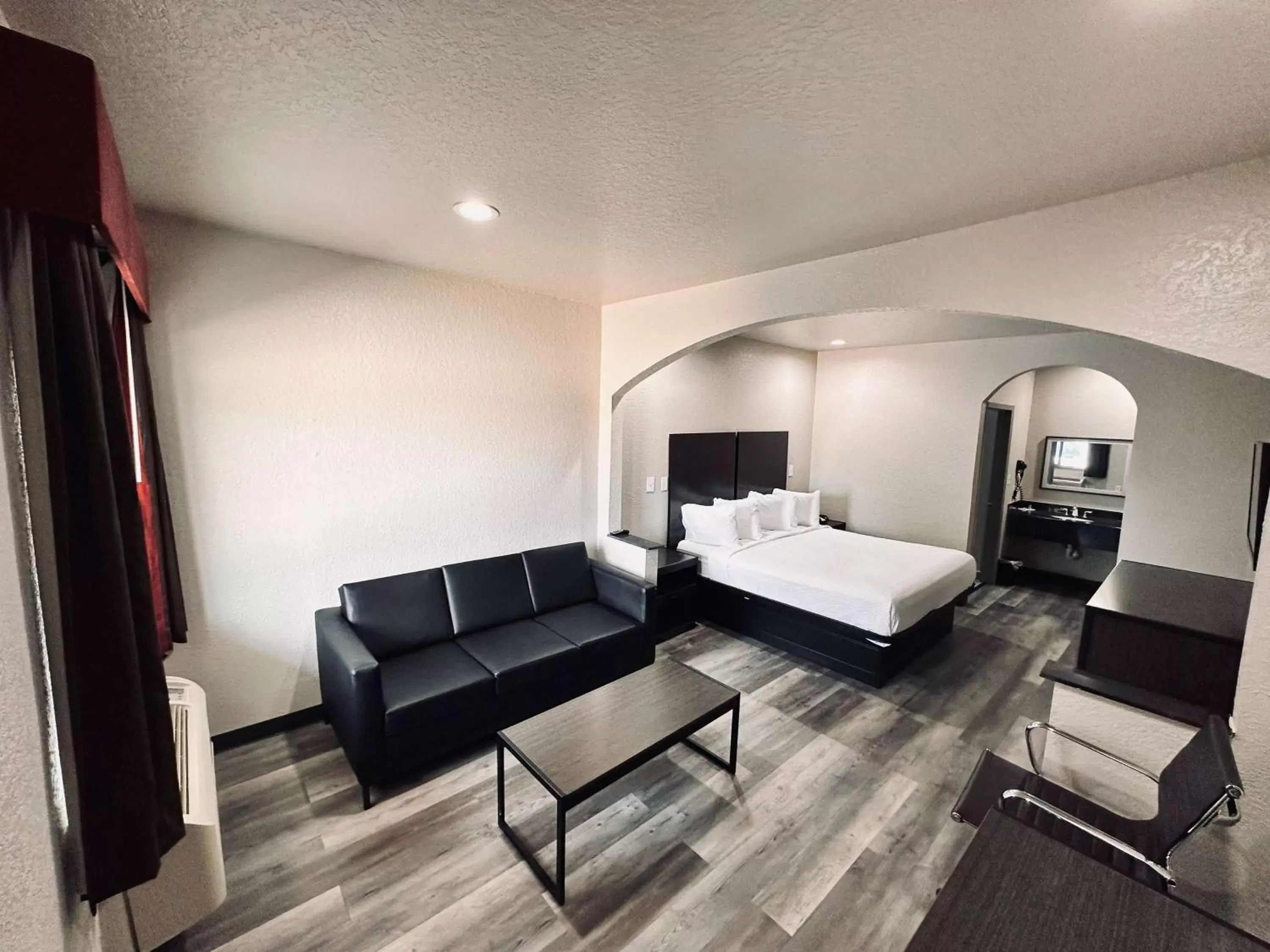 1 King Bed, Studio Suite, Non-Smoking in Days Inn by Wyndham Dickinson TX 1 King Bed, Studio Suite, Non-Smoking in Days Inn by Wyndham Dickinson TX