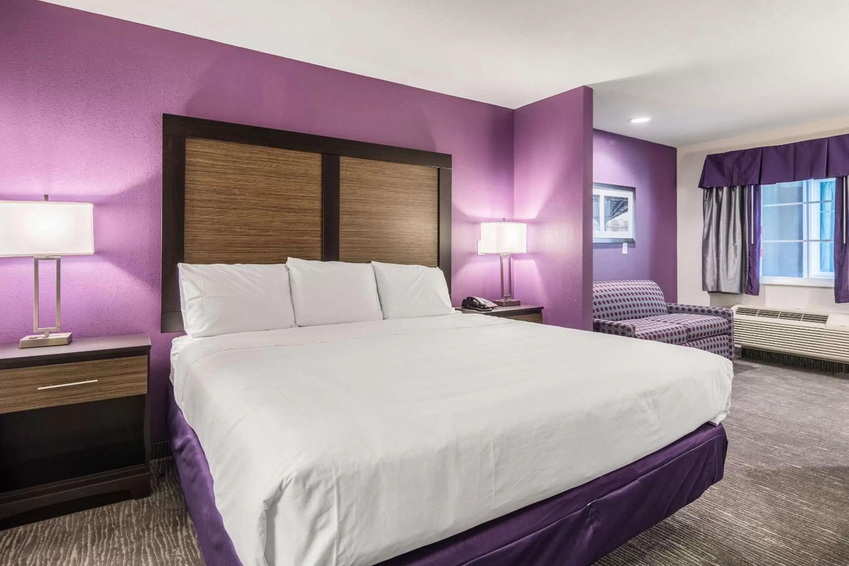 Photo of the whole room, Bed in Econo Lodge Inn & Suites North Little Rock near Riverfront