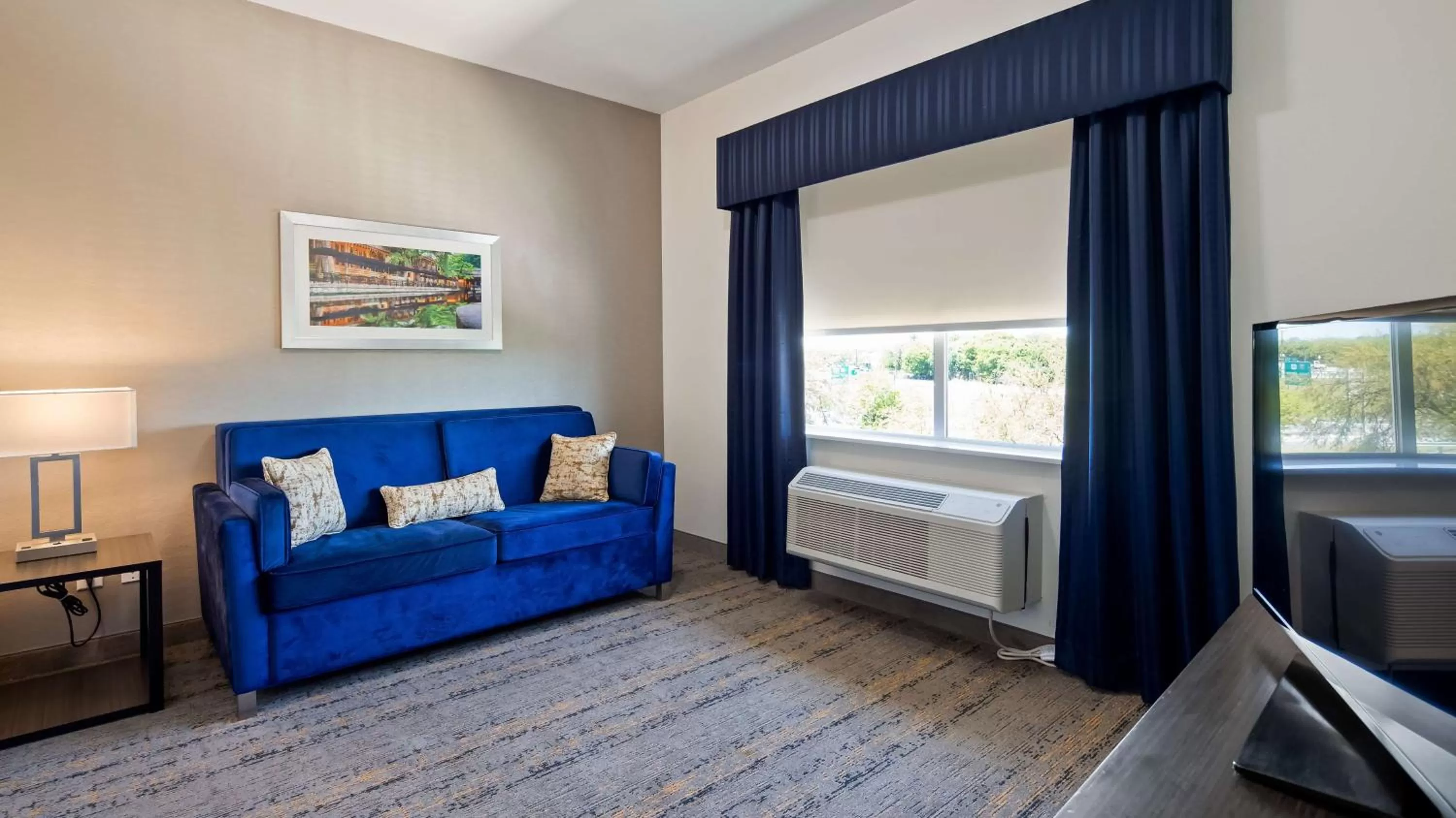 Photo of the whole room, Bed in Best Western Plus Roland Inn & Suites